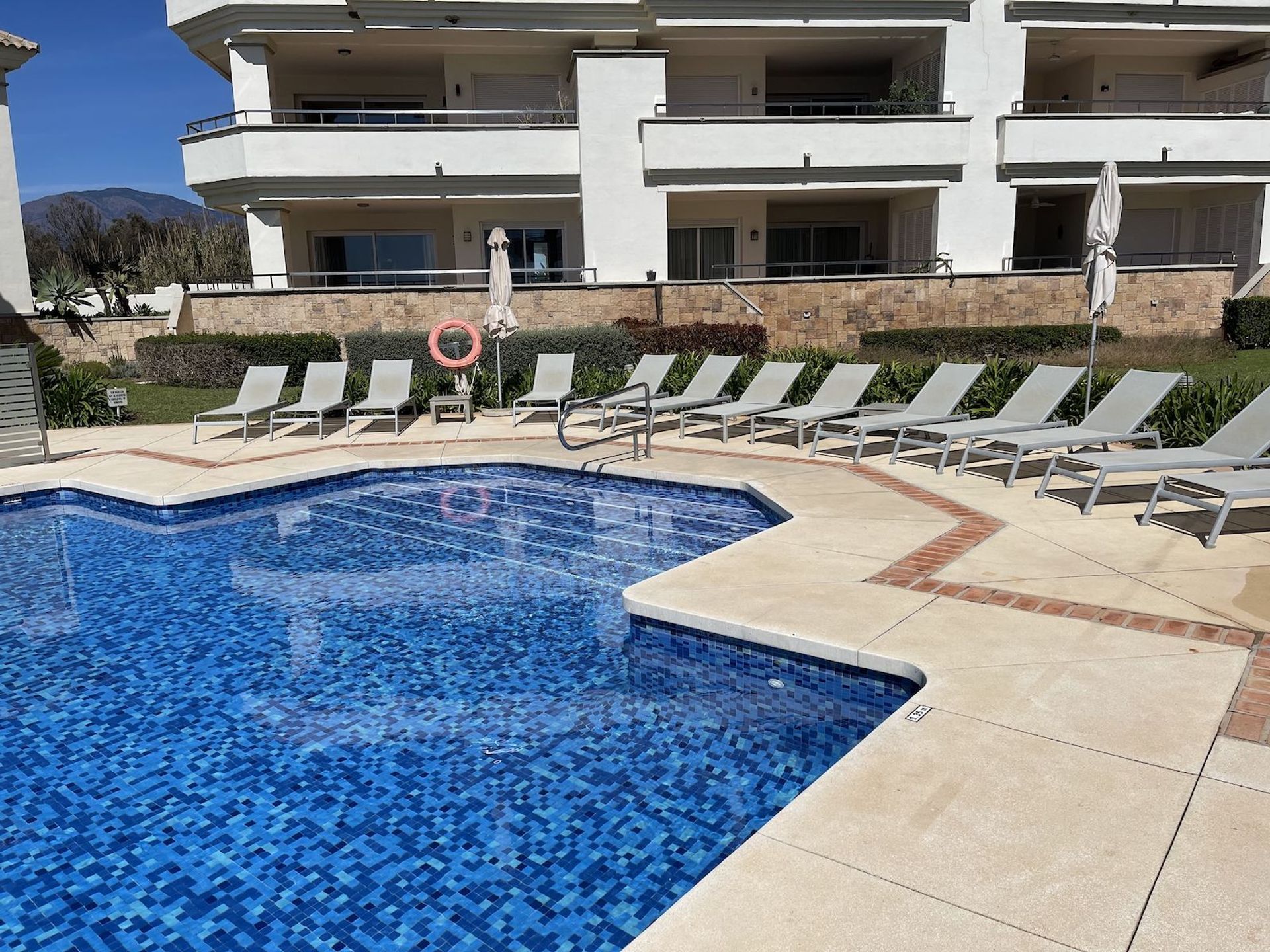 Condominium in Estepona, Andalucía 12535704