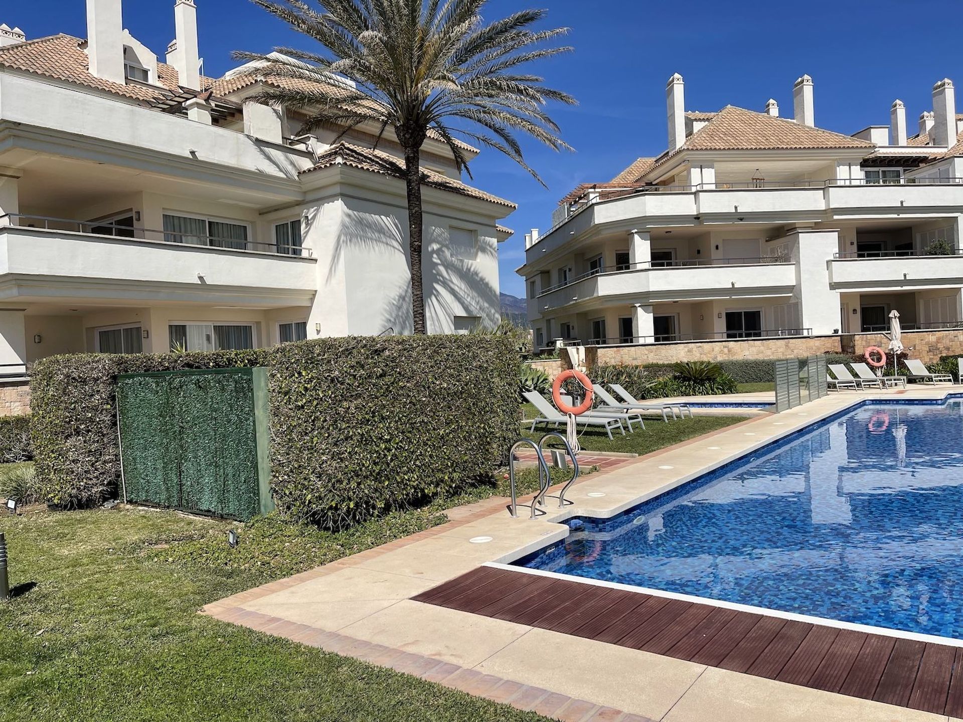 Condominium in Estepona, Andalucía 12535704