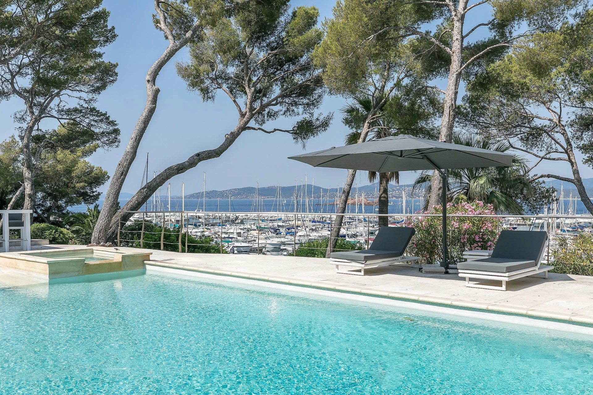 Будинок в Saint-Raphael, Provence-Alpes-Cote d'Azur 12535941