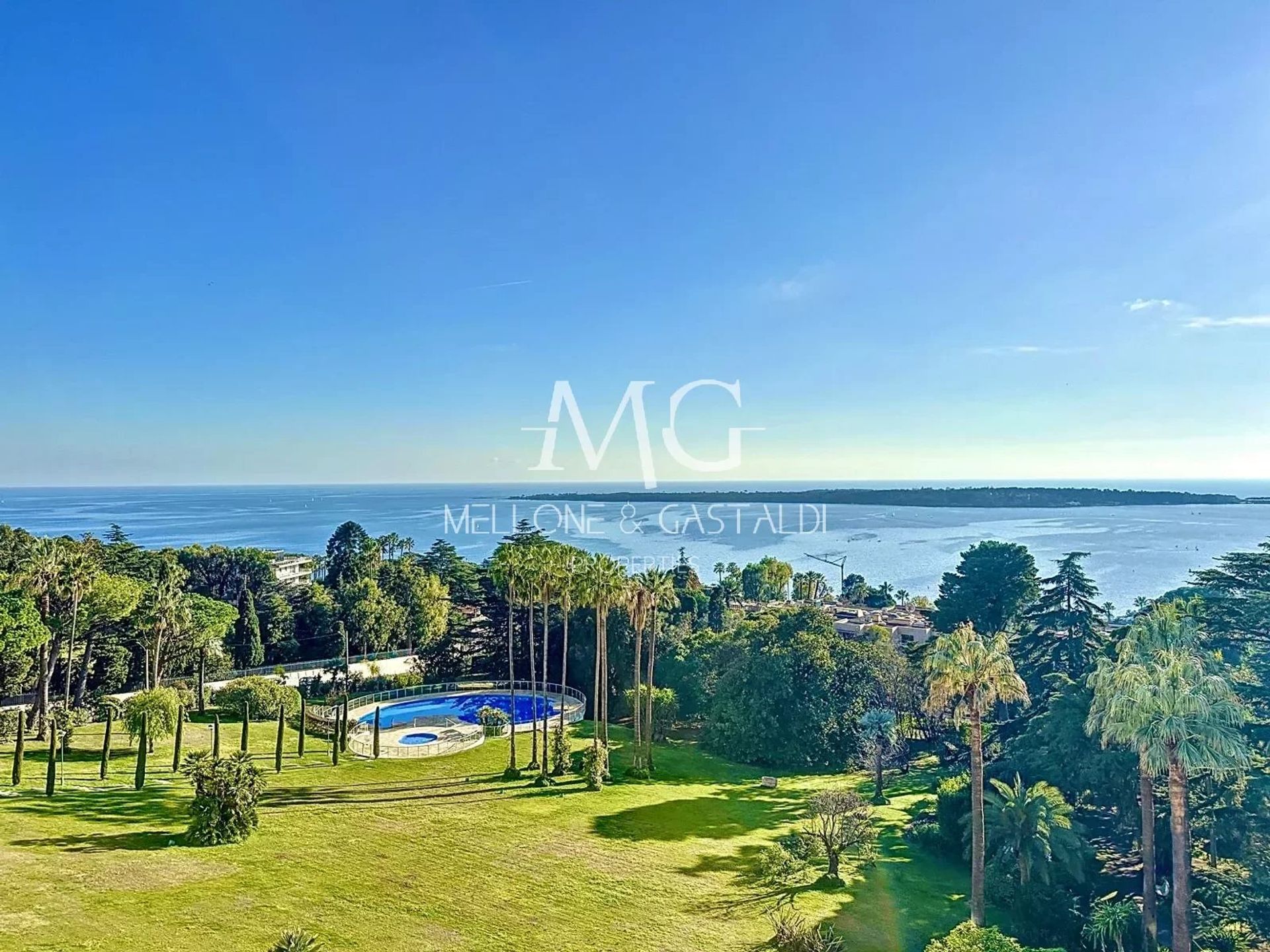 Condominium in Cannes, Alpes-Maritimes 12536979