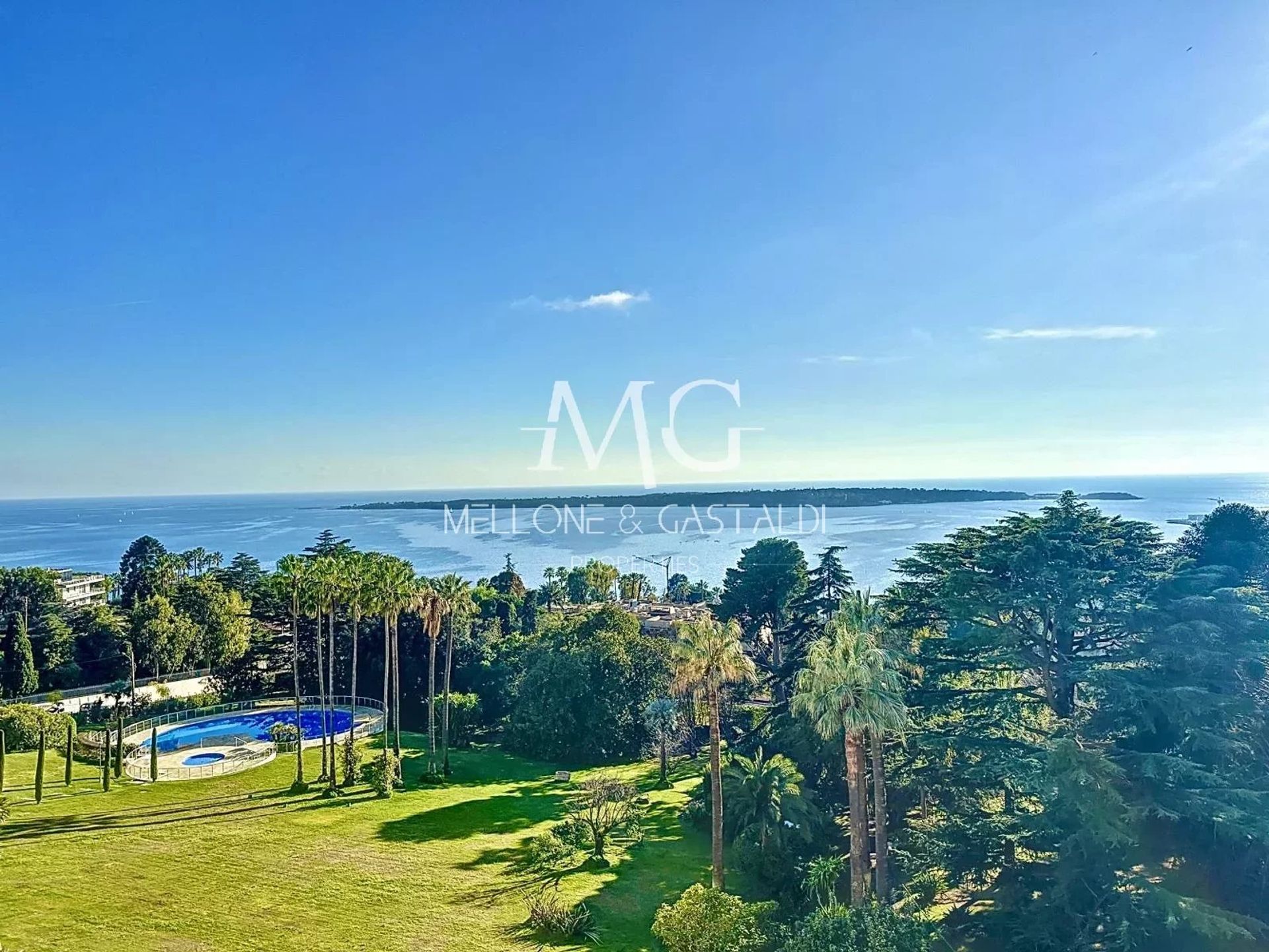 Condominium in Cannes, Provence-Alpes-Côte d'Azur 12536979