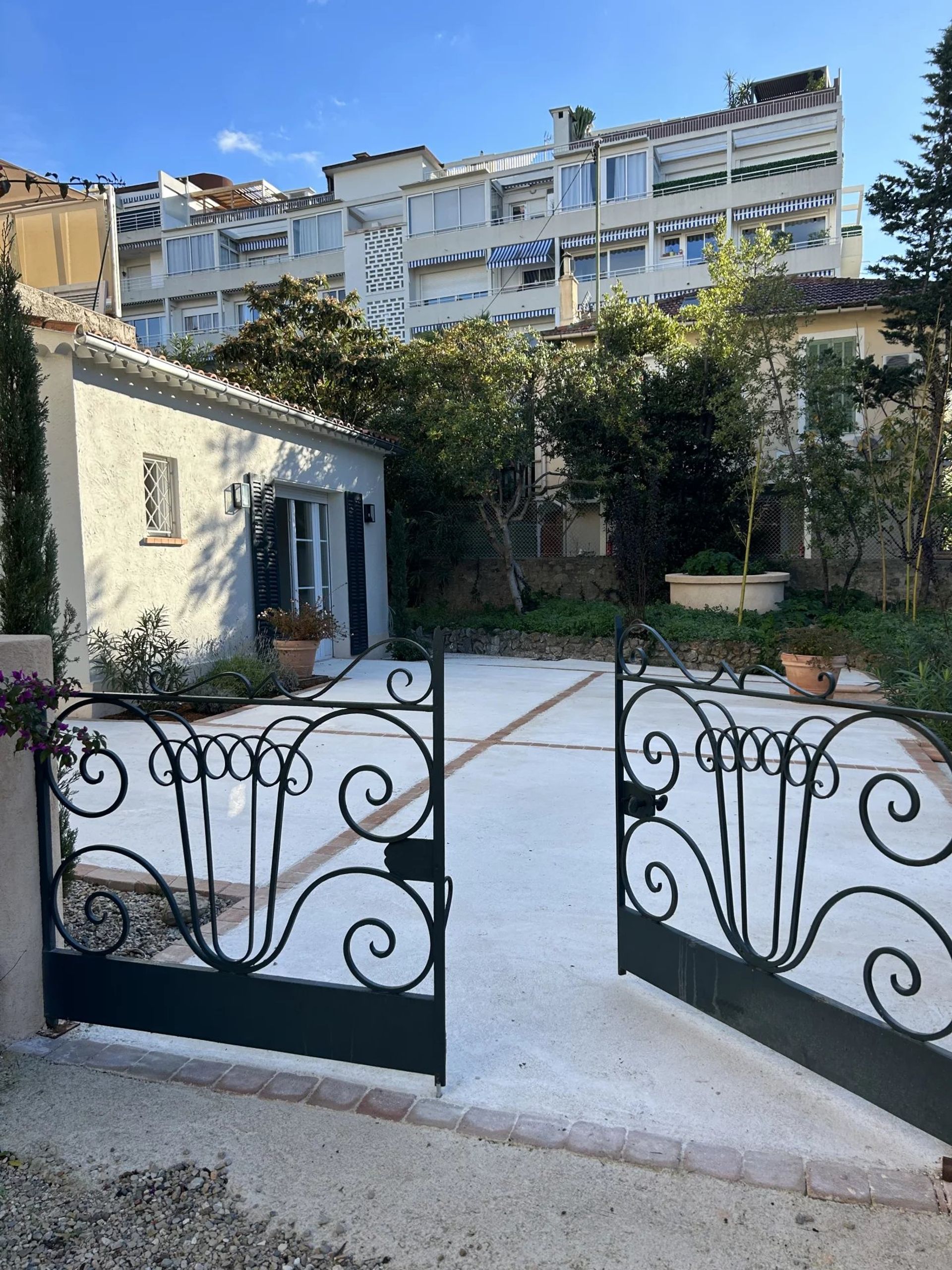 Residential in Cannes, Alpes-Maritimes 12537010