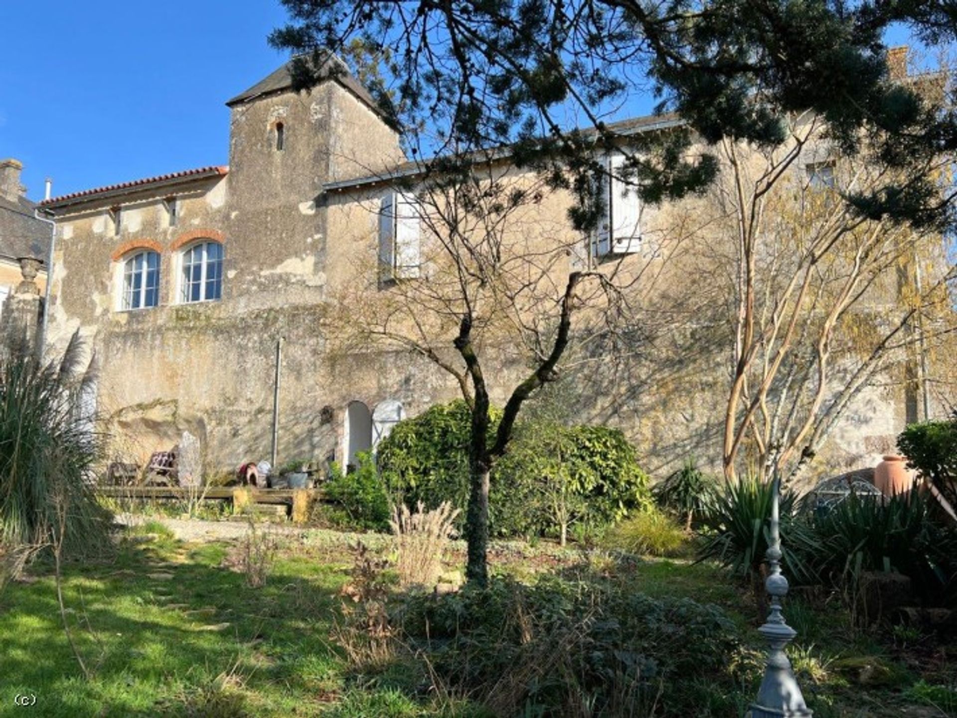 Condominio en Ruffec, Nouvelle-Aquitaine 12537620