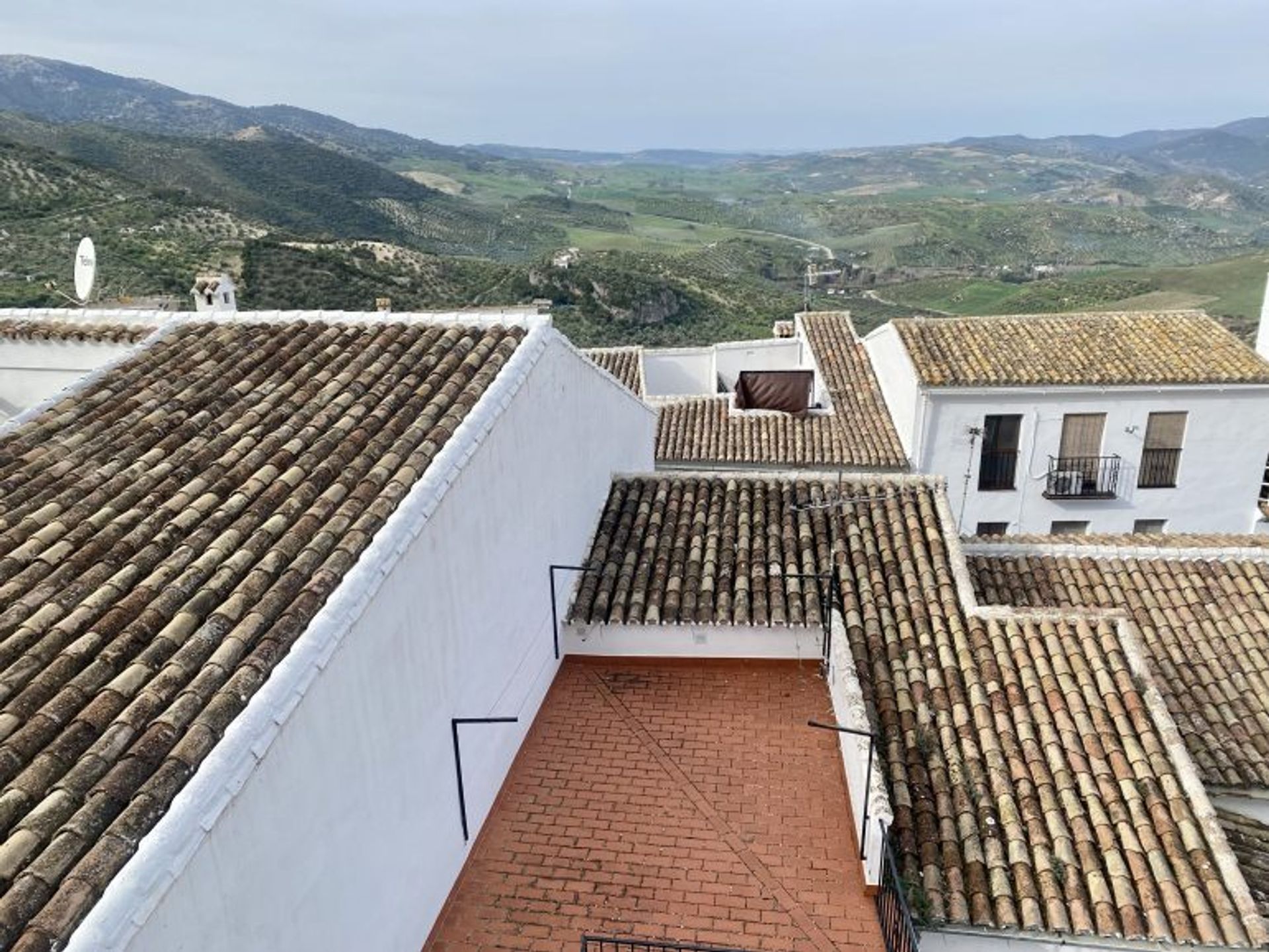 жилой дом в Zahara de la Sierra, Andalusia 12538349