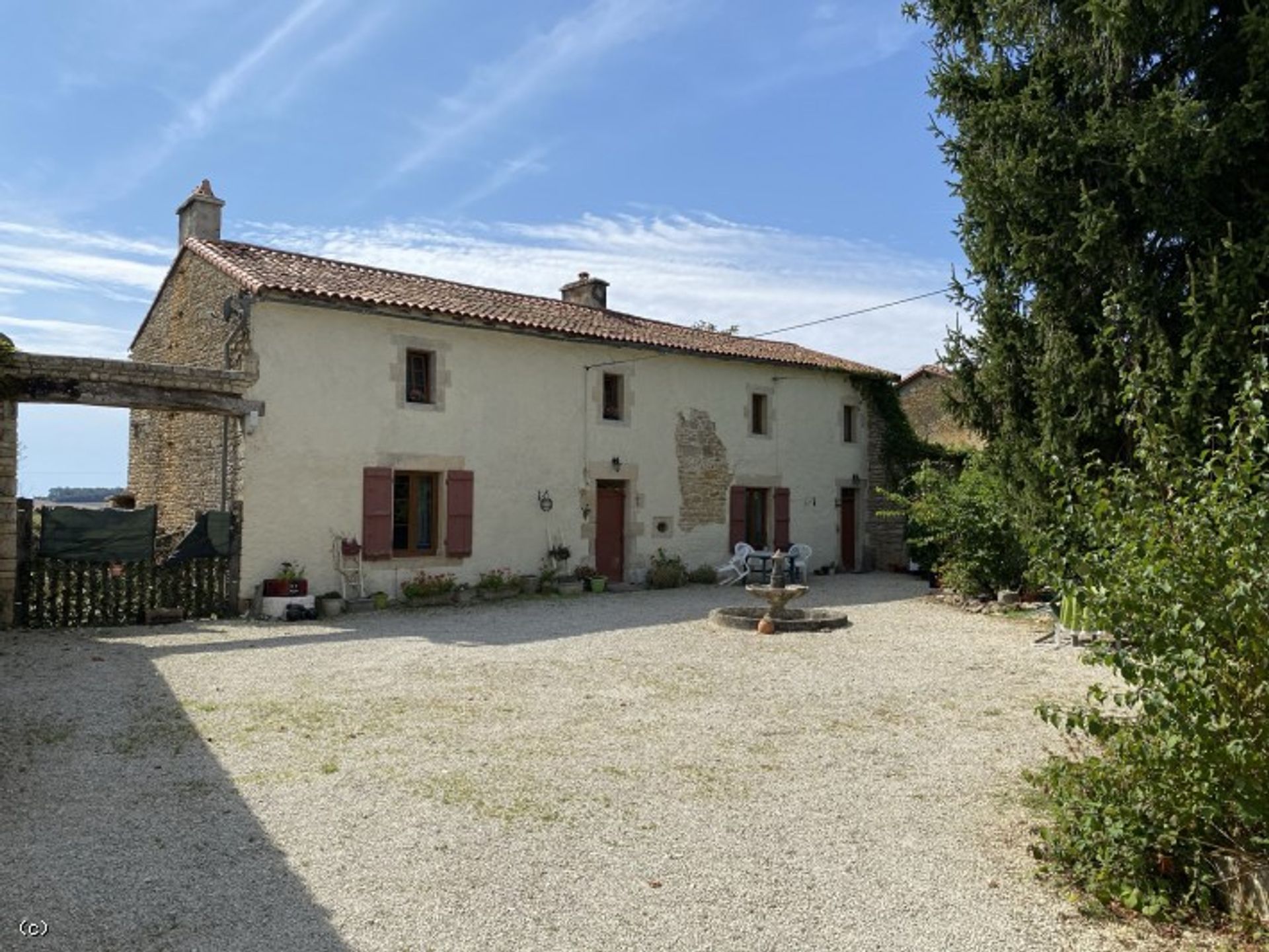 Hus i Villefagnan, Nouvelle-Aquitaine 12539989