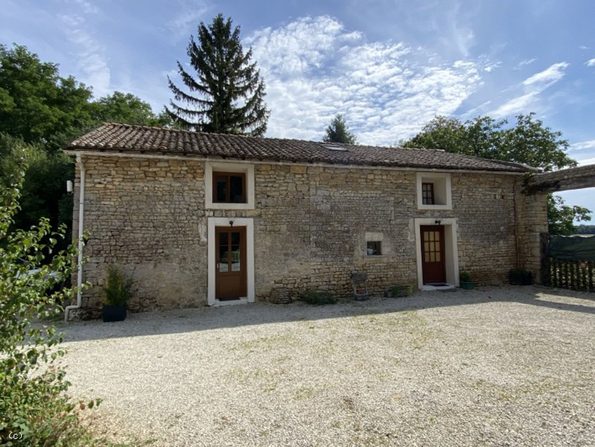 Hus i Villefagnan, Nouvelle-Aquitaine 12539989