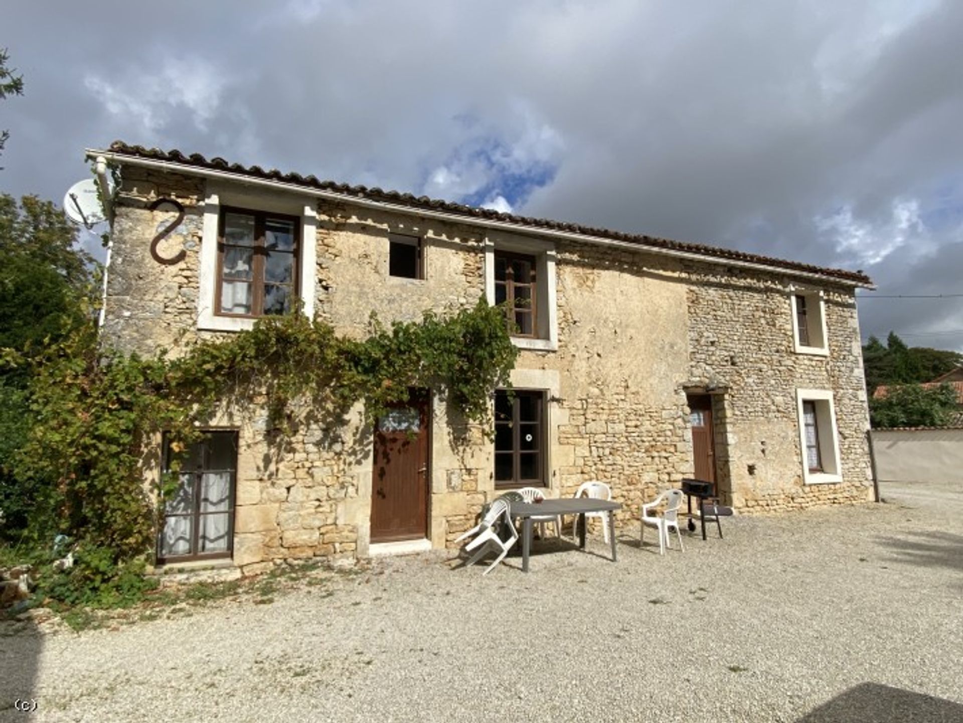 Hus i Villefagnan, Nouvelle-Aquitaine 12539989