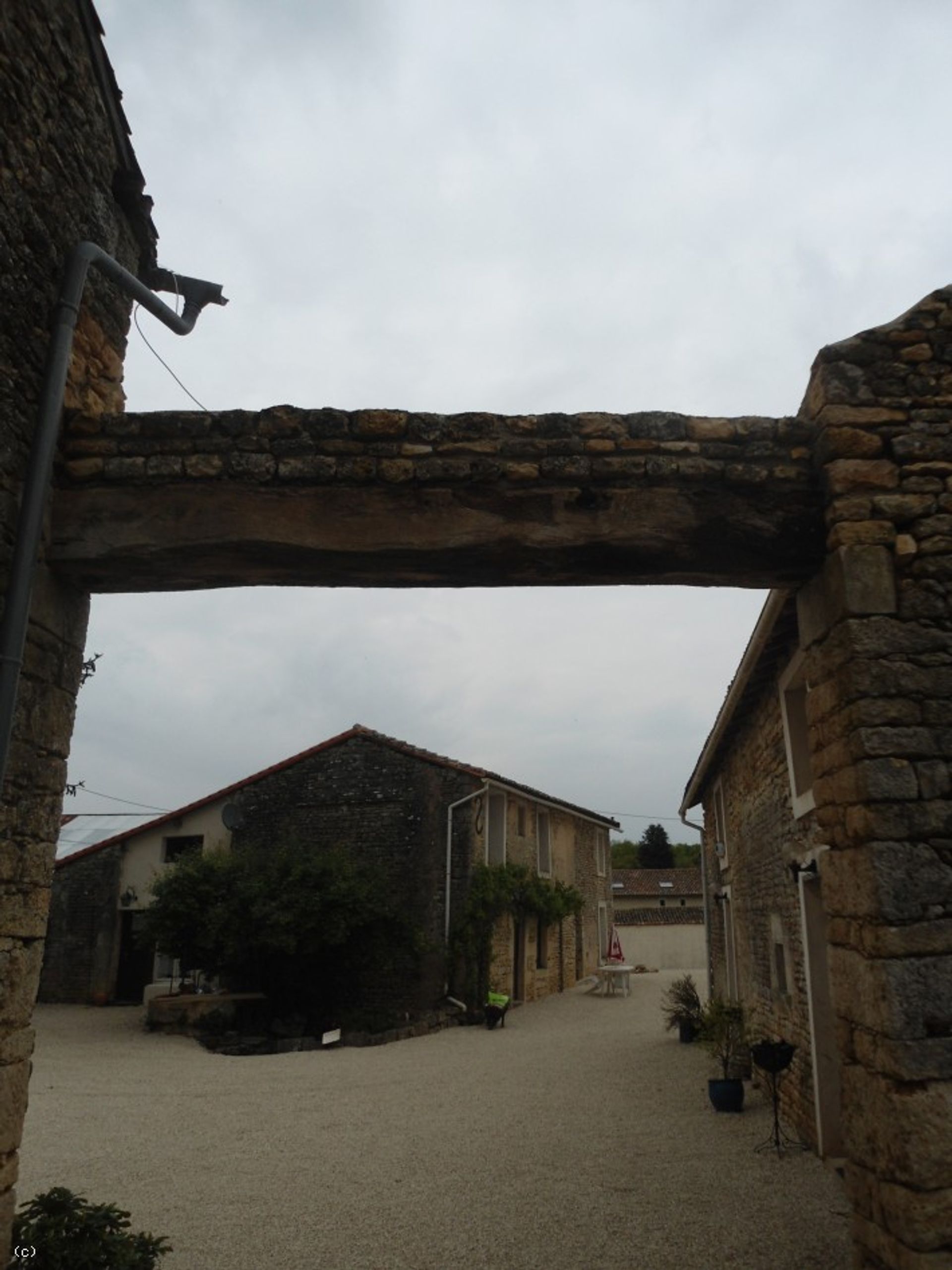 Hus i Villefagnan, Nouvelle-Aquitaine 12539989