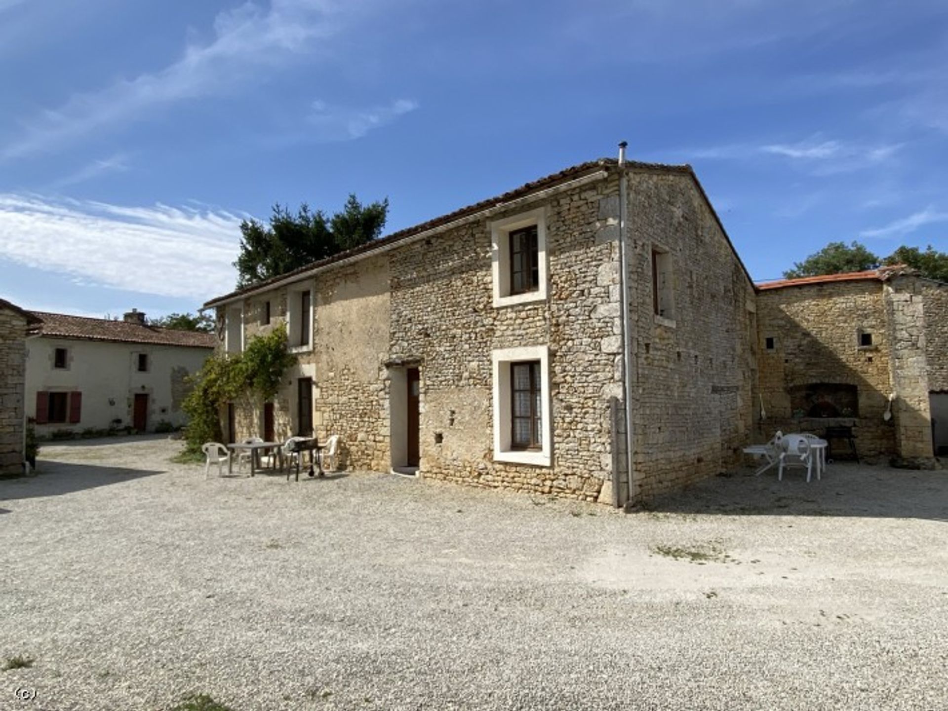 Hus i Villefagnan, Nouvelle-Aquitaine 12539989