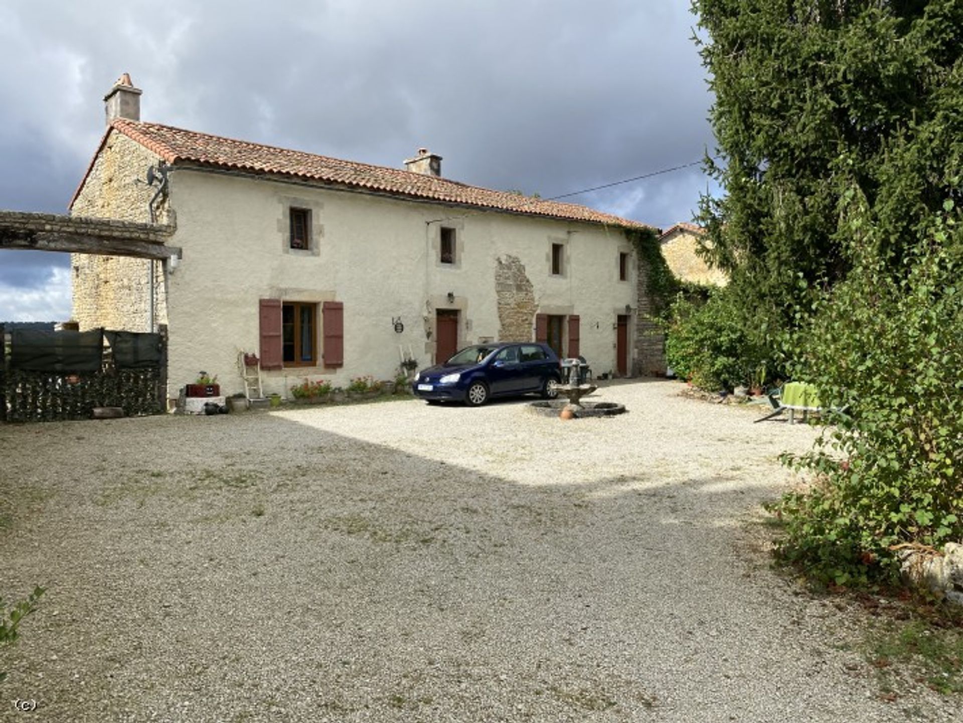 Hus i Villefagnan, Nouvelle-Aquitaine 12539989