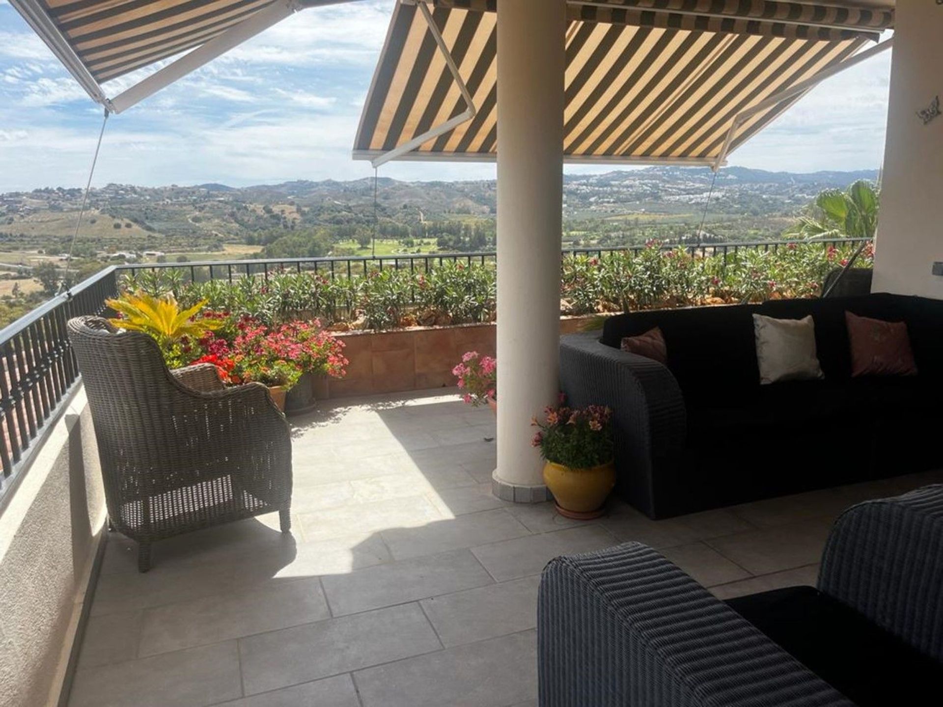 Кондоминиум в Las Lagunas de Mijas, Andalucía 12540337