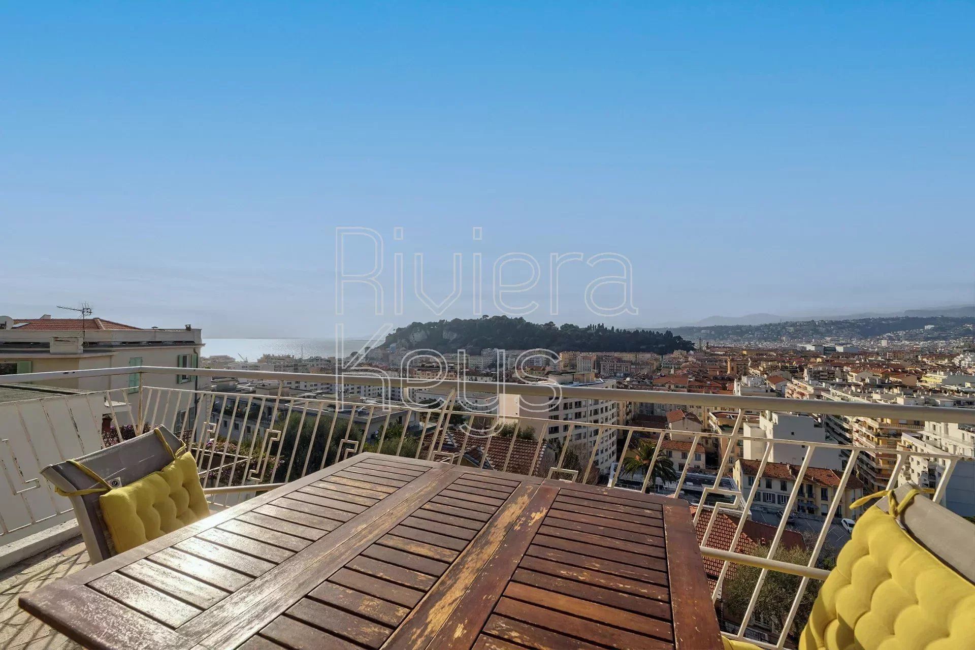 Condominium in Nice, Provence-Alpes-Cote d'Azur 12542704