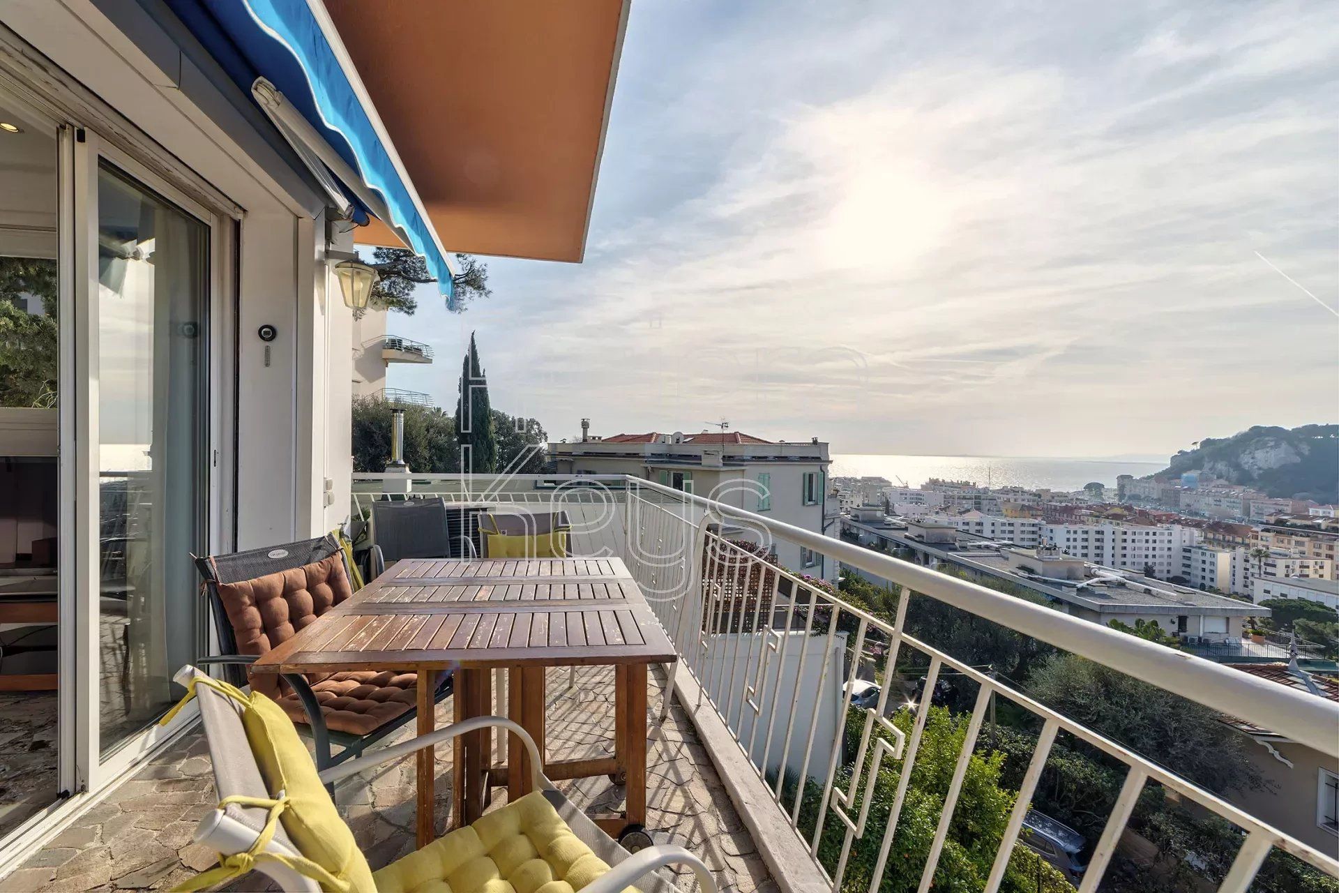 Condominium in Nice, Provence-Alpes-Cote d'Azur 12542704