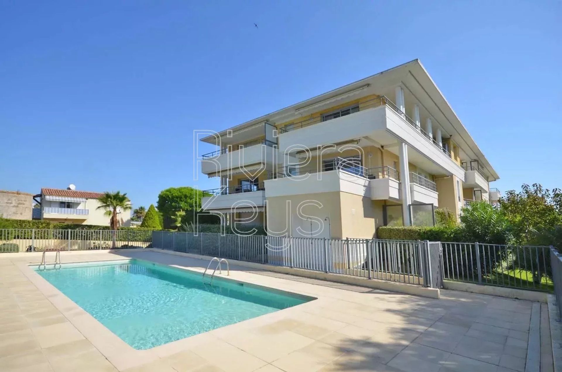 Osakehuoneisto sisään Antibes, Alpes-Maritimes 12542707