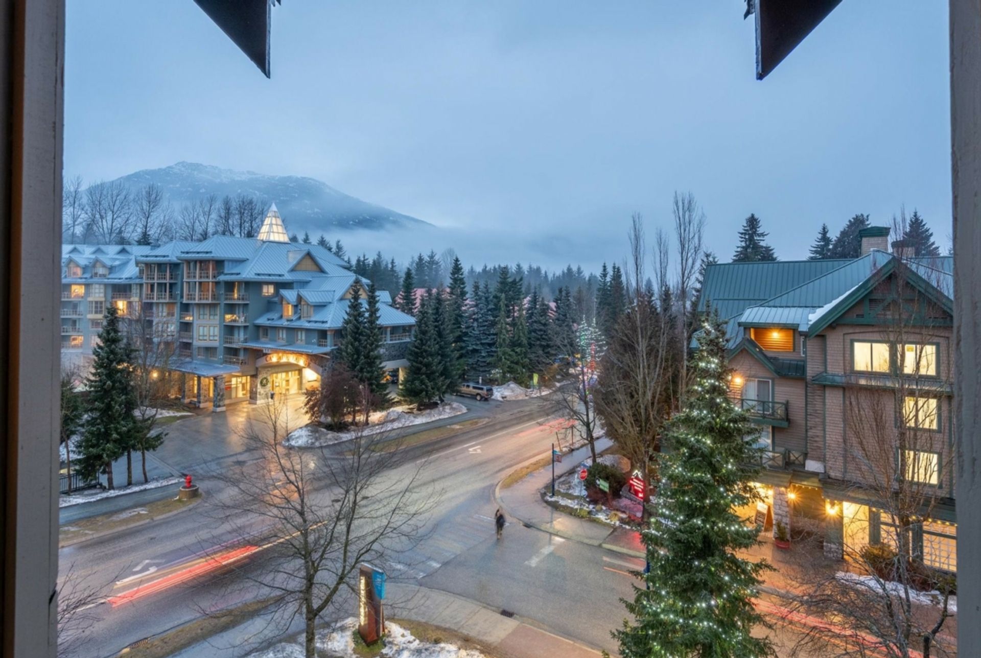 Condominium in Whistler, British Columbia 12543836