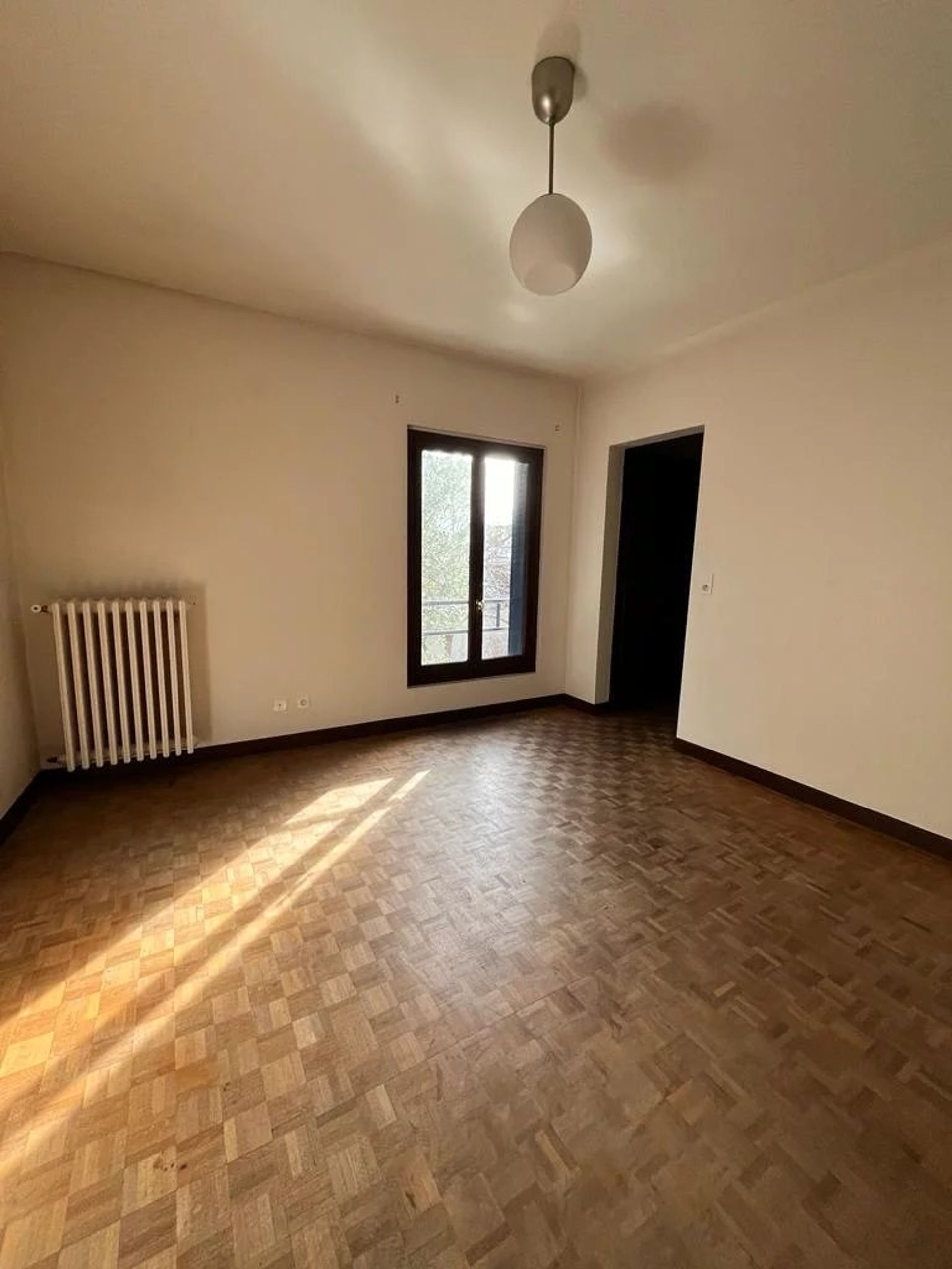 Huis in Ivry-sur-Seine, Ile-de-France 12544574