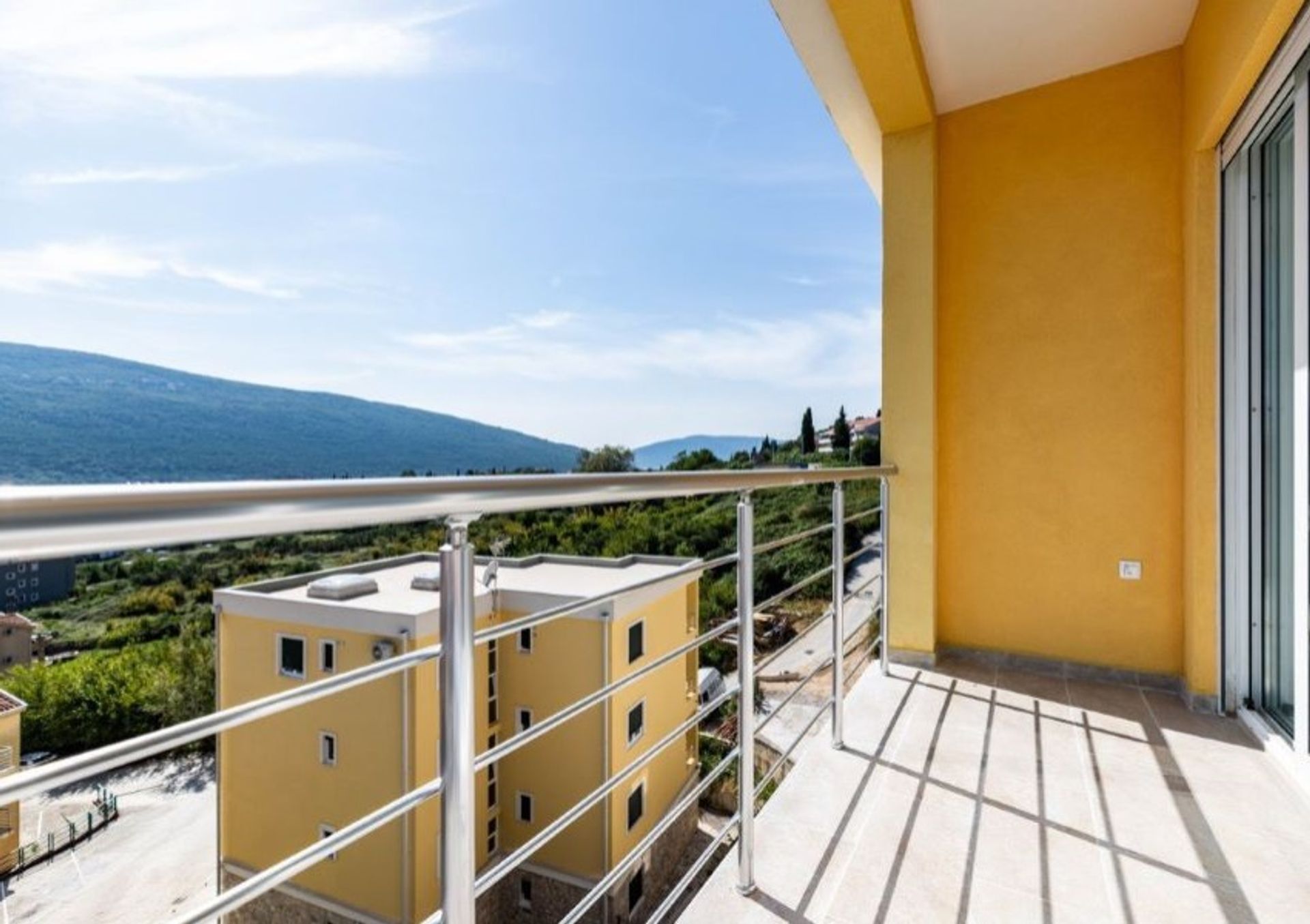 Condominio en Herceg novi, Herceg novi 12544677