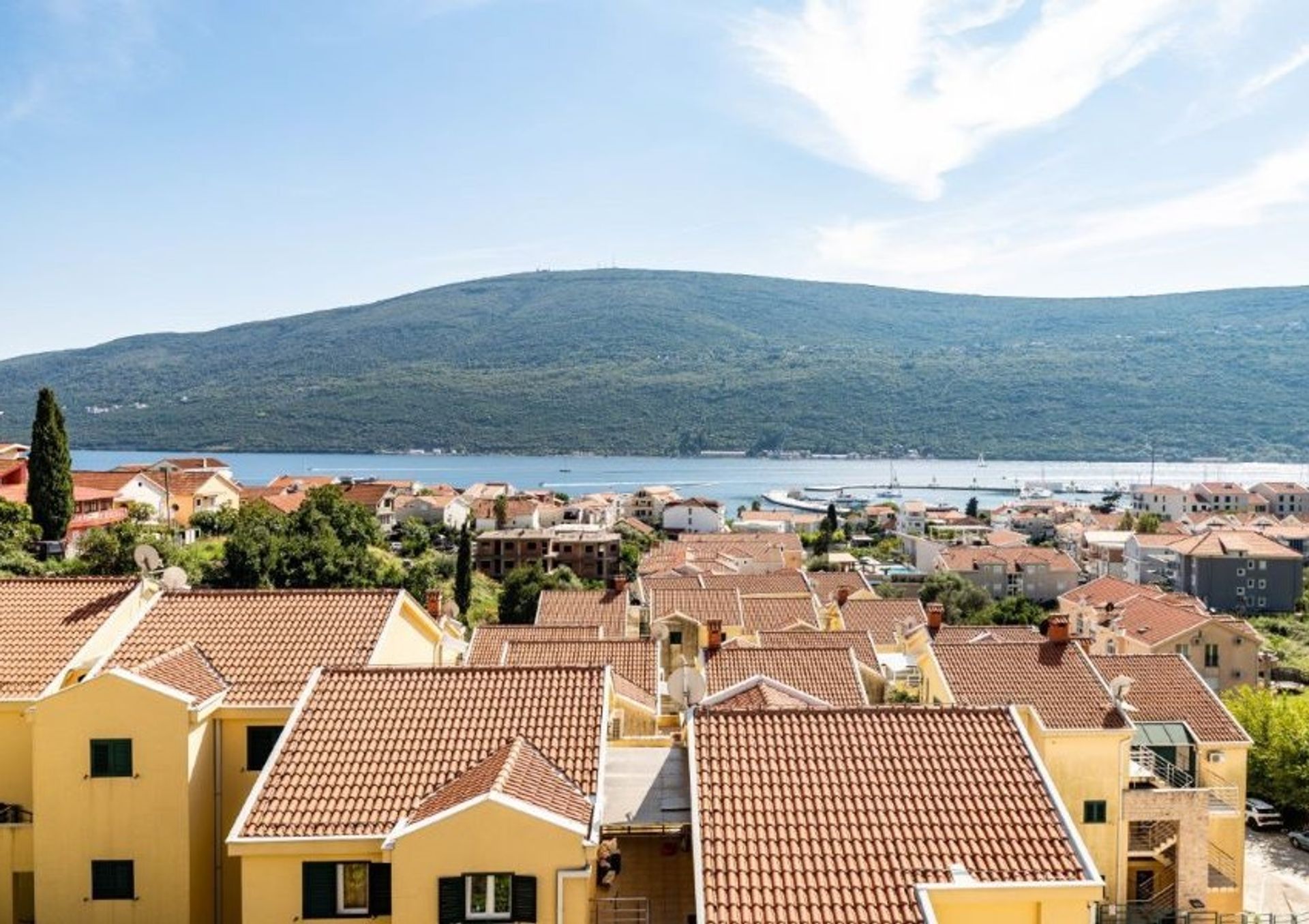 Condominio en Herceg novi, Herceg novi 12544677