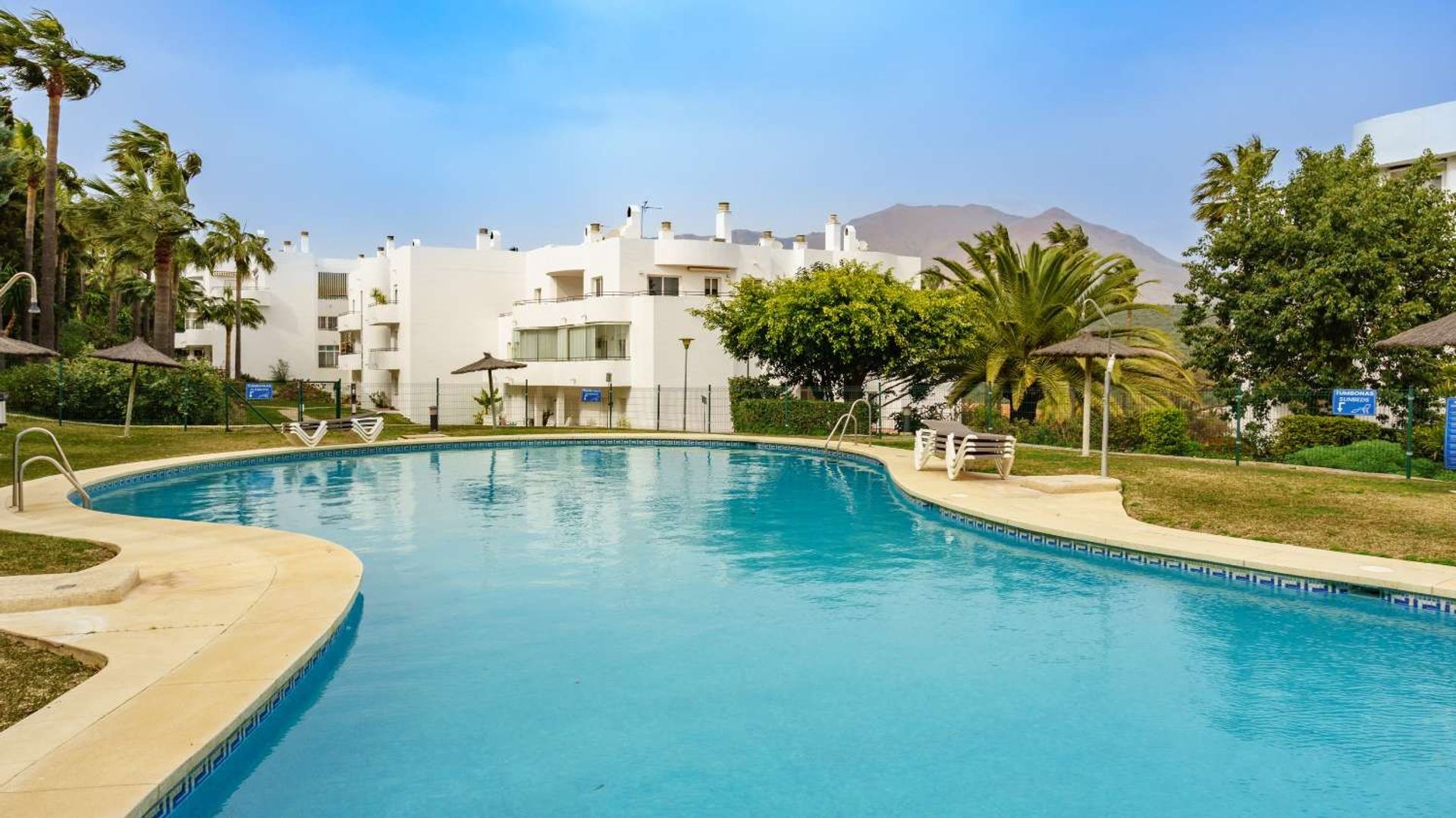 Condominium dans Estepona, Andalousie 12544869