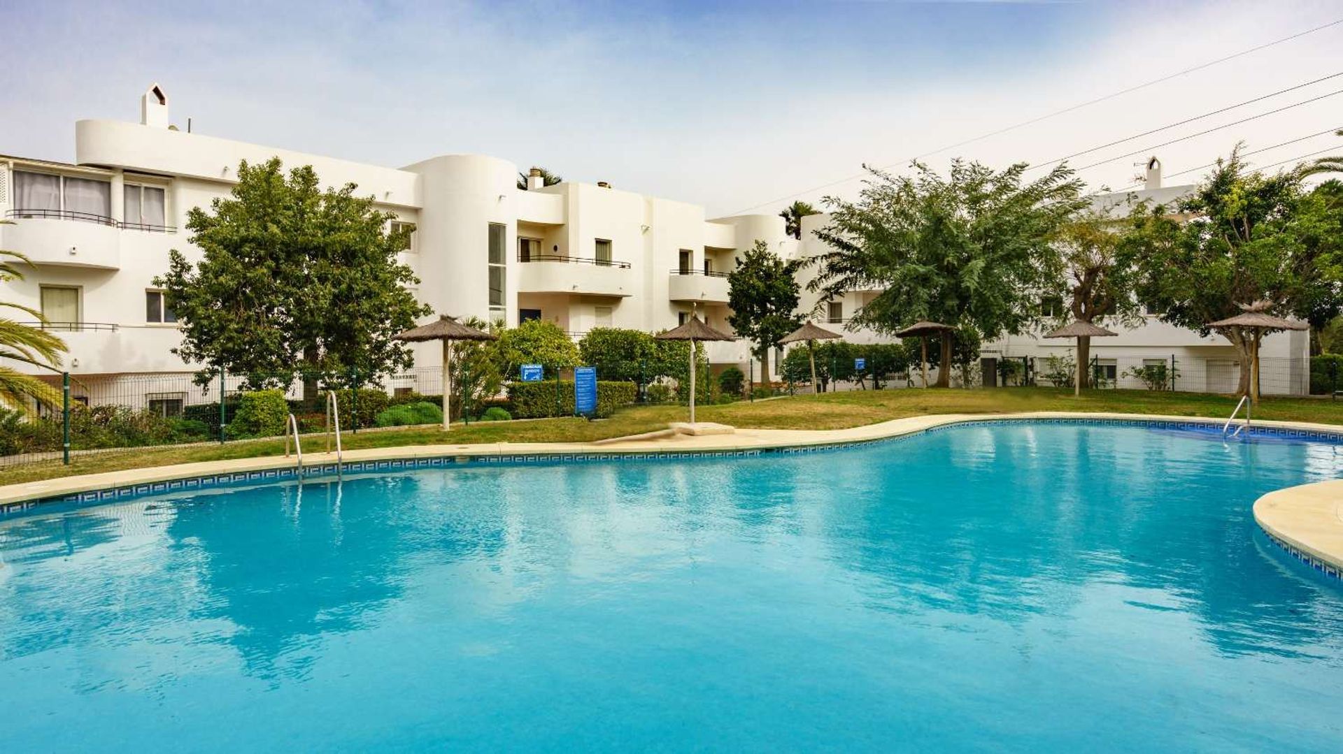 Condominium dans Estepona, Andalousie 12544869