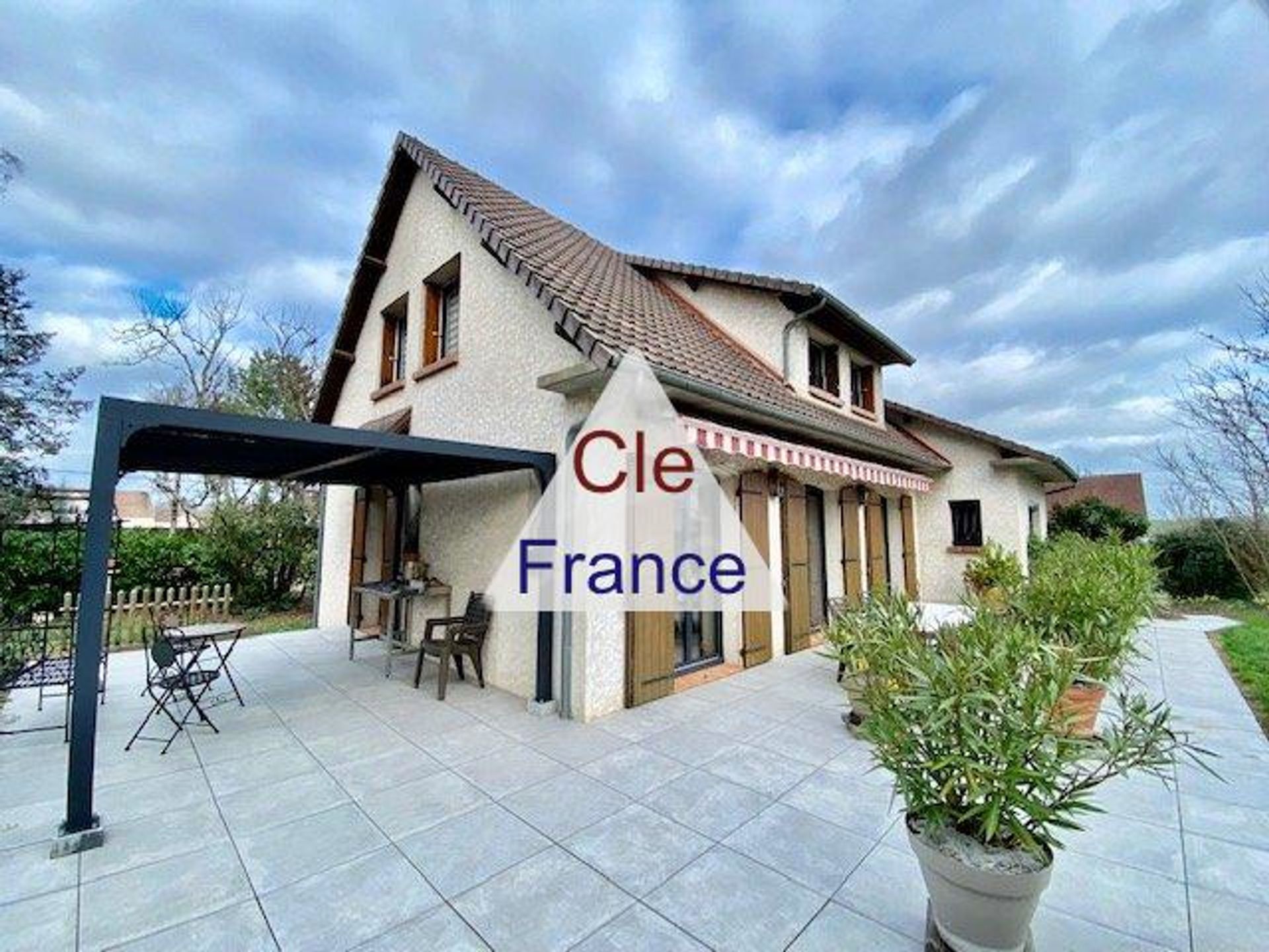 House in Cosne sur Loire, Bourgogne-Franche-Comte 12545071