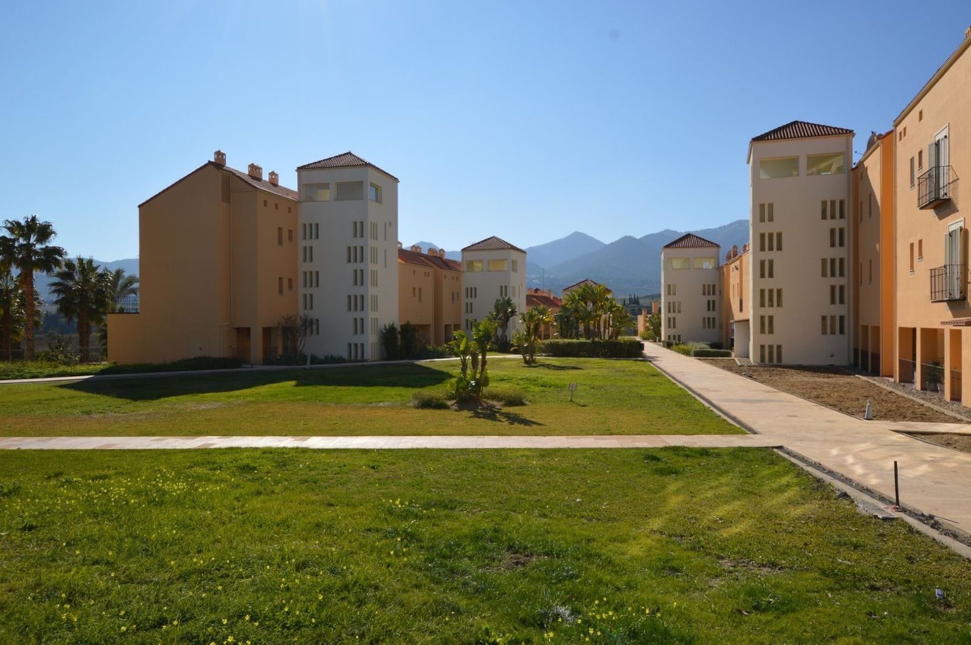 Condominium in Alhaurín de la Torre, Andalusia 12545214