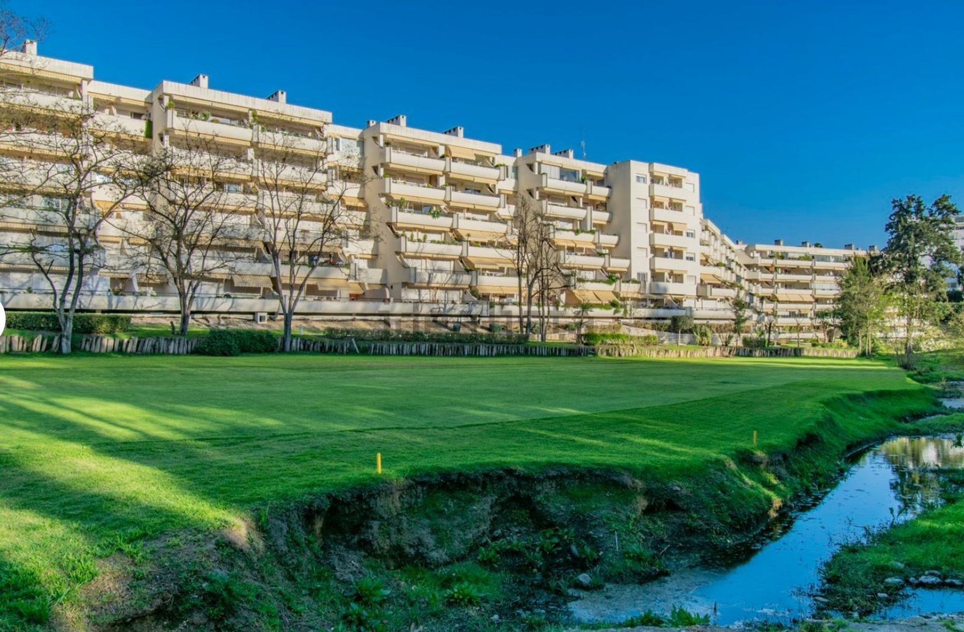 Condominium in Benahavis, Andalusia 12546581