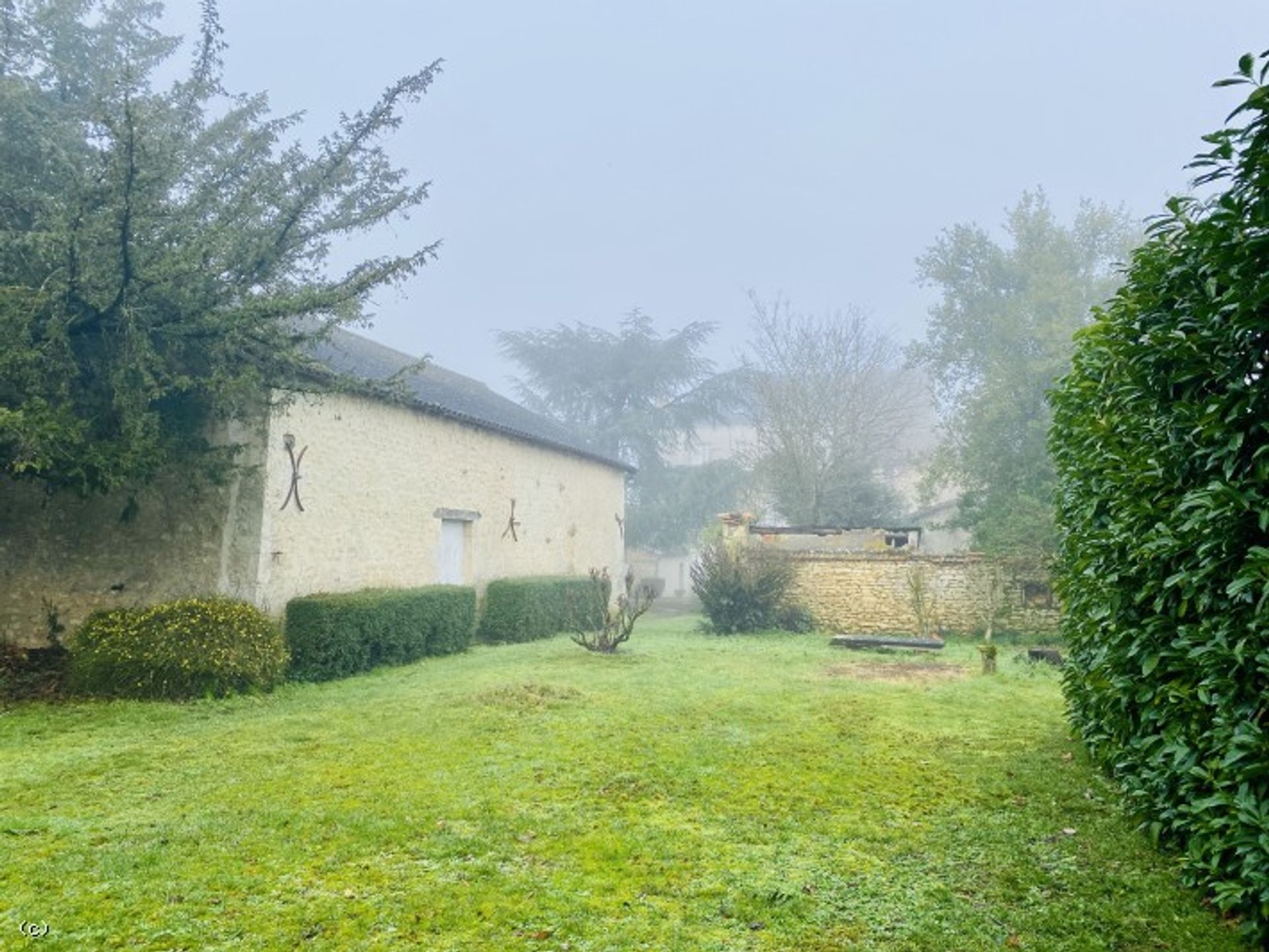 Huis in Ruffec, Nouvelle-Aquitaine 12547159