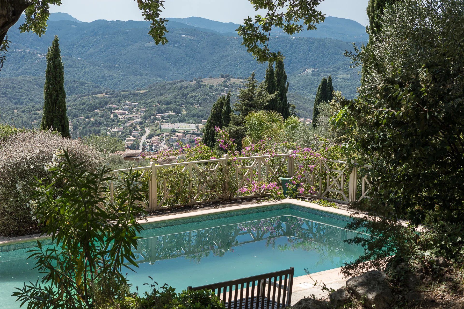 بيت في Le Tignet, Provence-Alpes-Côte d'Azur 12547200