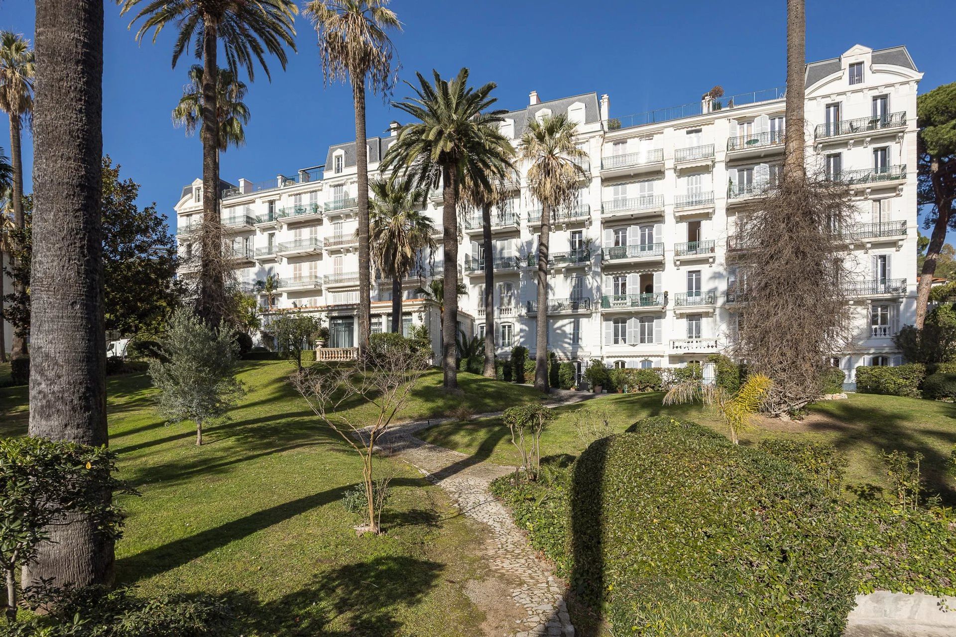 Condominium in Cannes, Provence-Alpes-Côte d'Azur 12547201