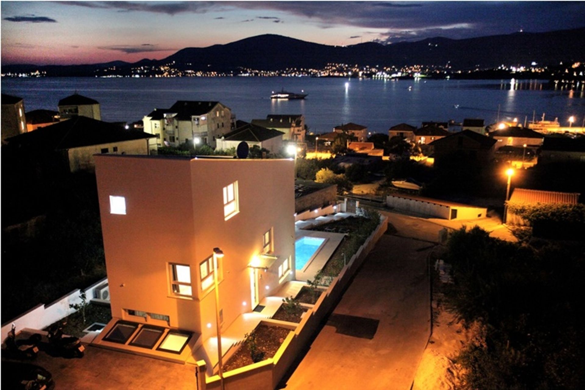 House in Okrug Gornji, Split-Dalmatia County 12547926