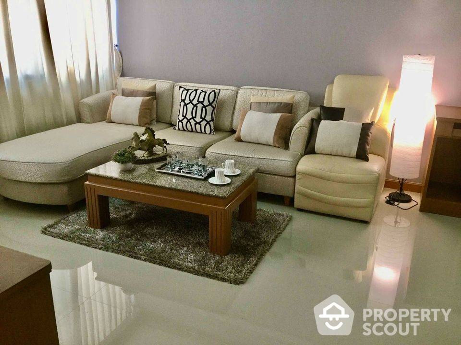 Condominium in Huai Khwang, Krung Thep Maha Nakhon 12548437