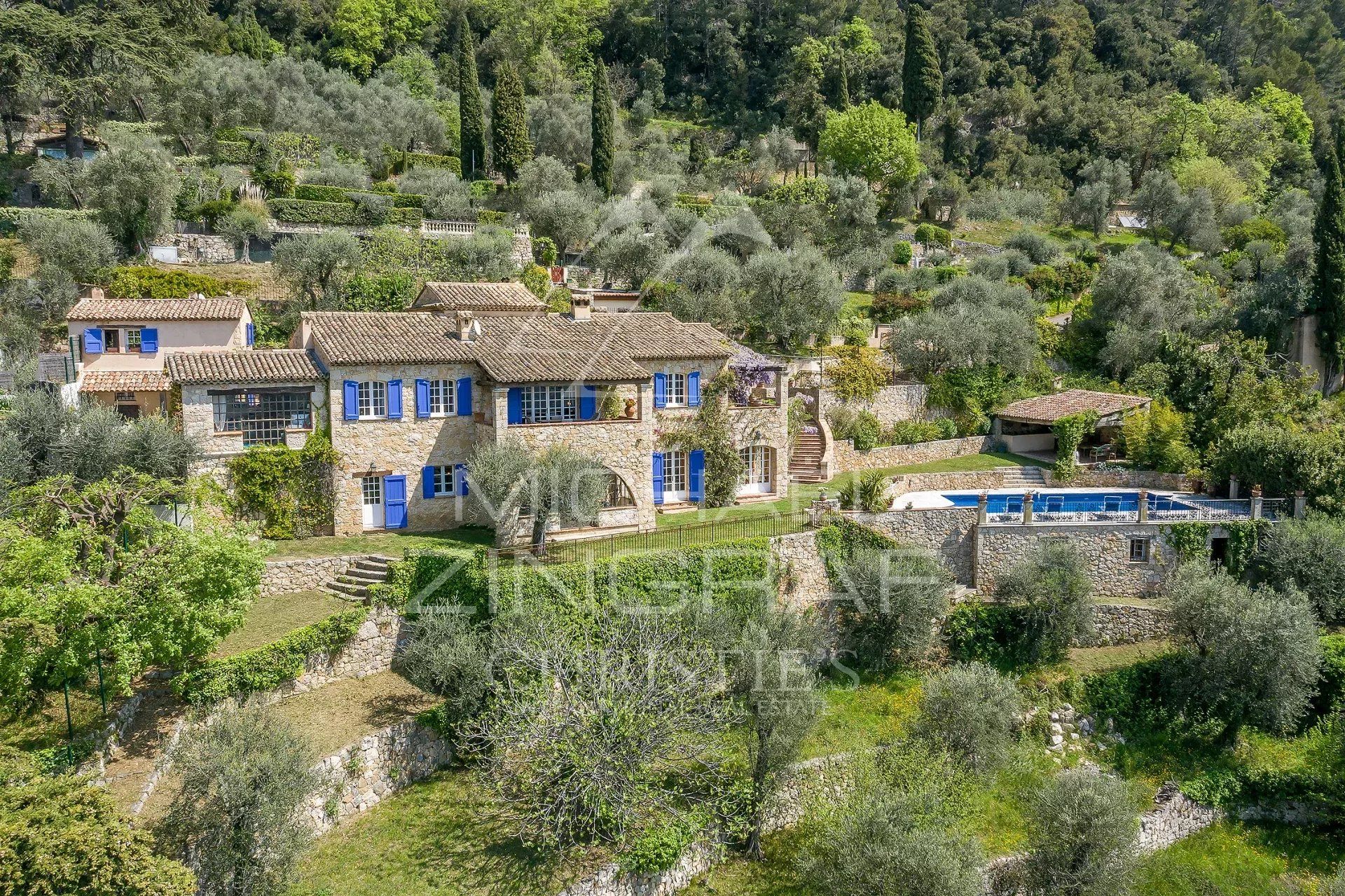 Talo sisään Cabris, Provence-Alpes-Cote d'Azur 12548600