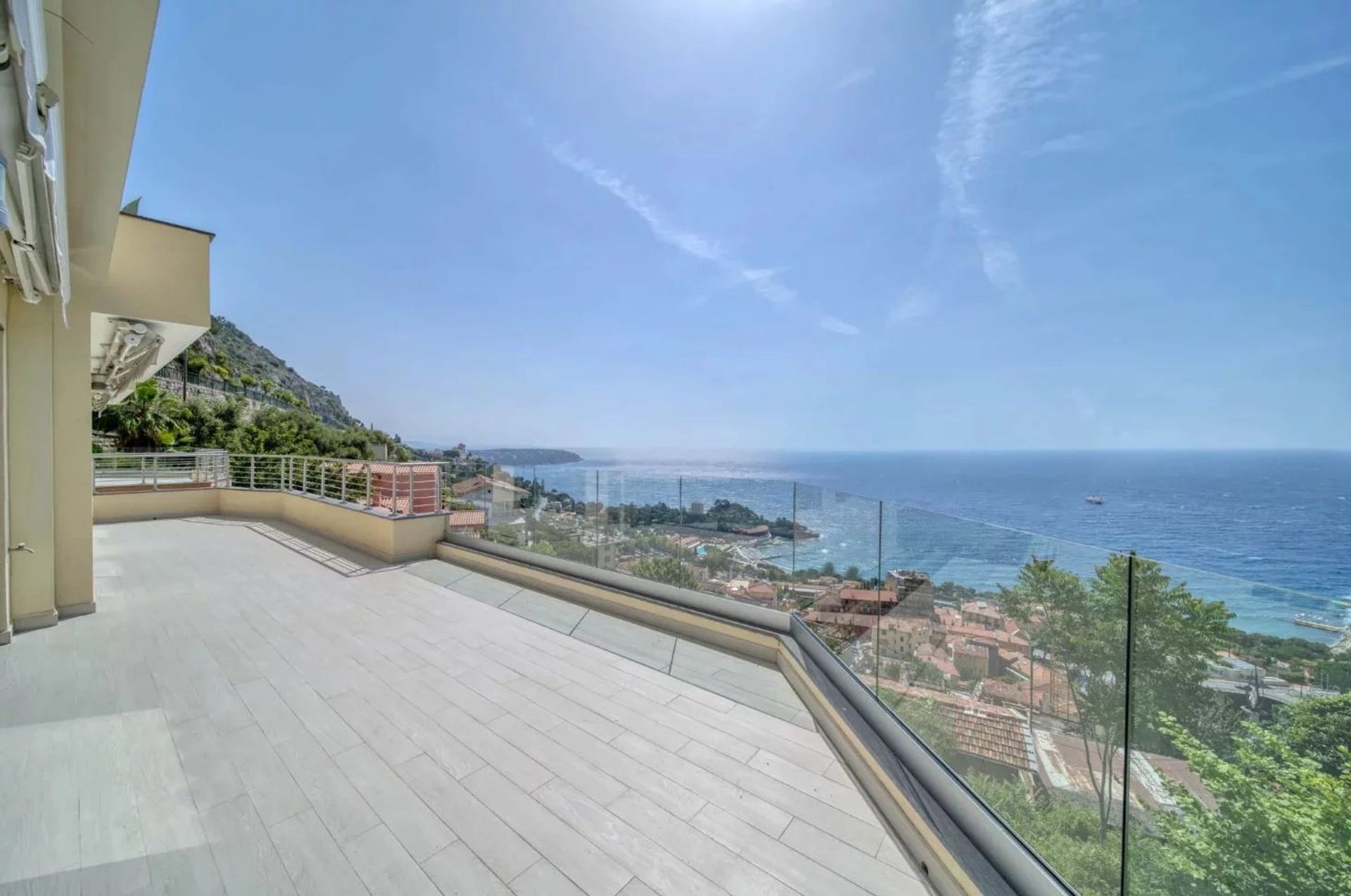 Condominium in Roquebrune, Provence-Alpes-Cote d'Azur 12548657