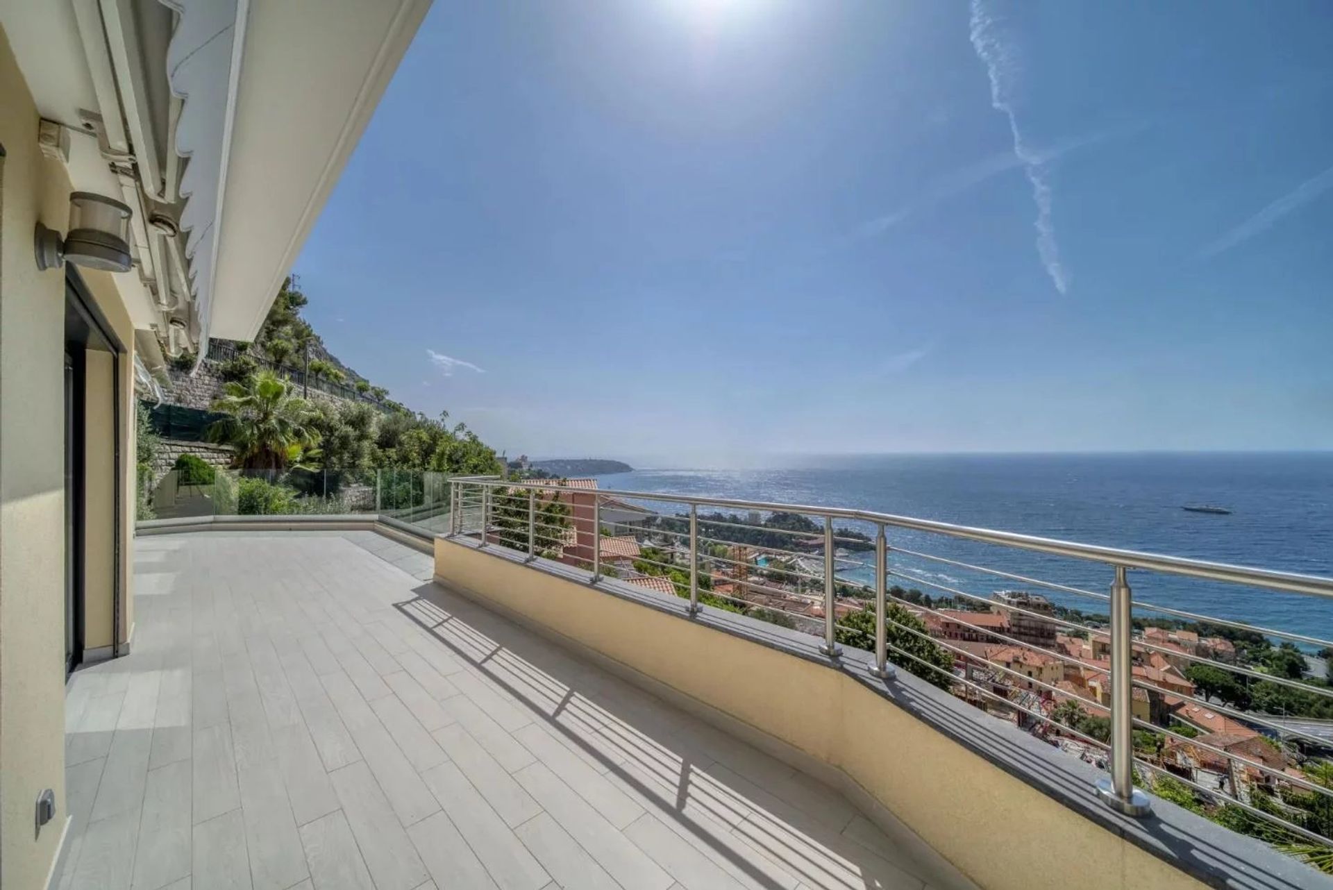 Condominium in Roquebrune, Provence-Alpes-Cote d'Azur 12548657