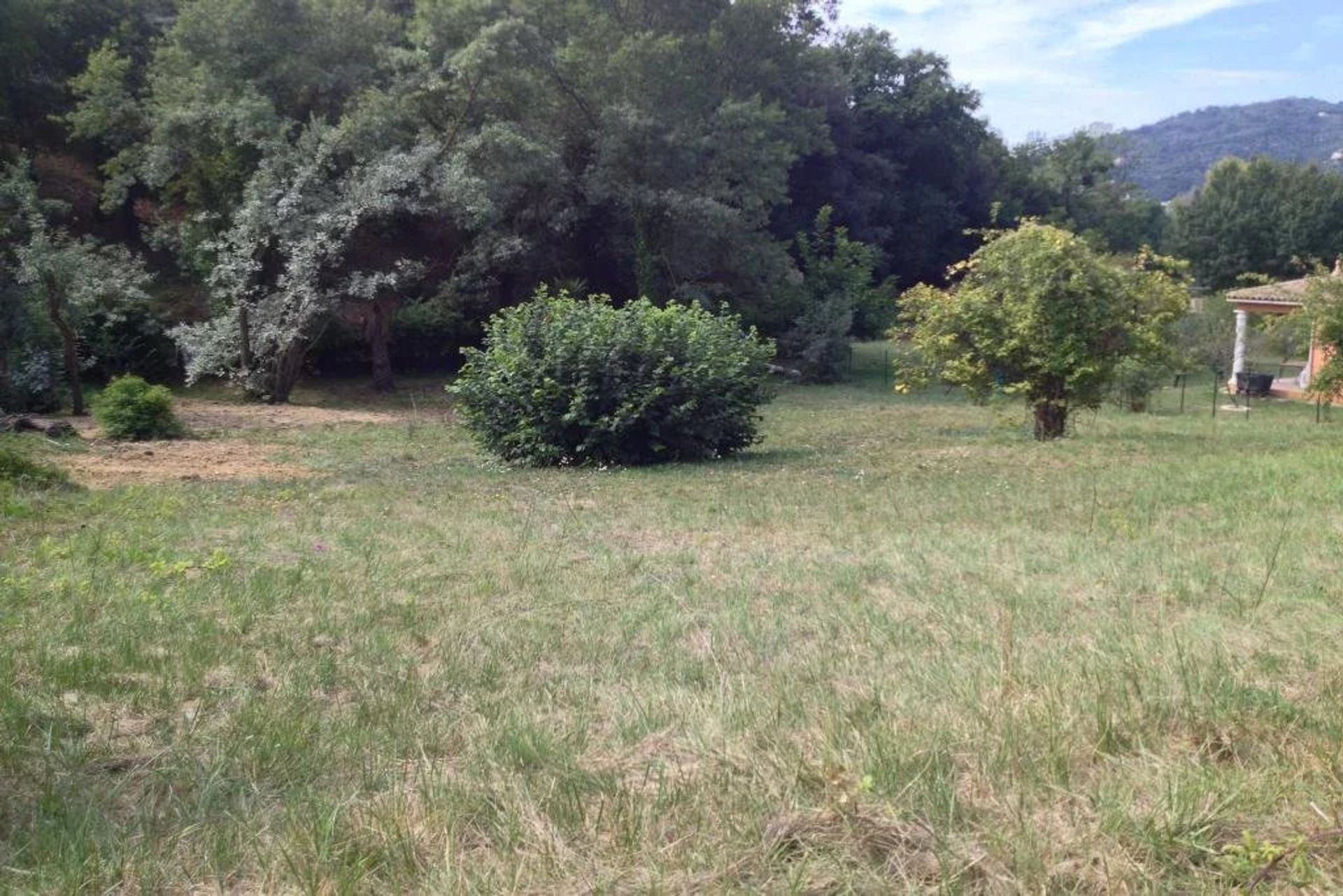 Tanah dalam La Bocca, Provence-Alpes-Côte d'Azur 12548678