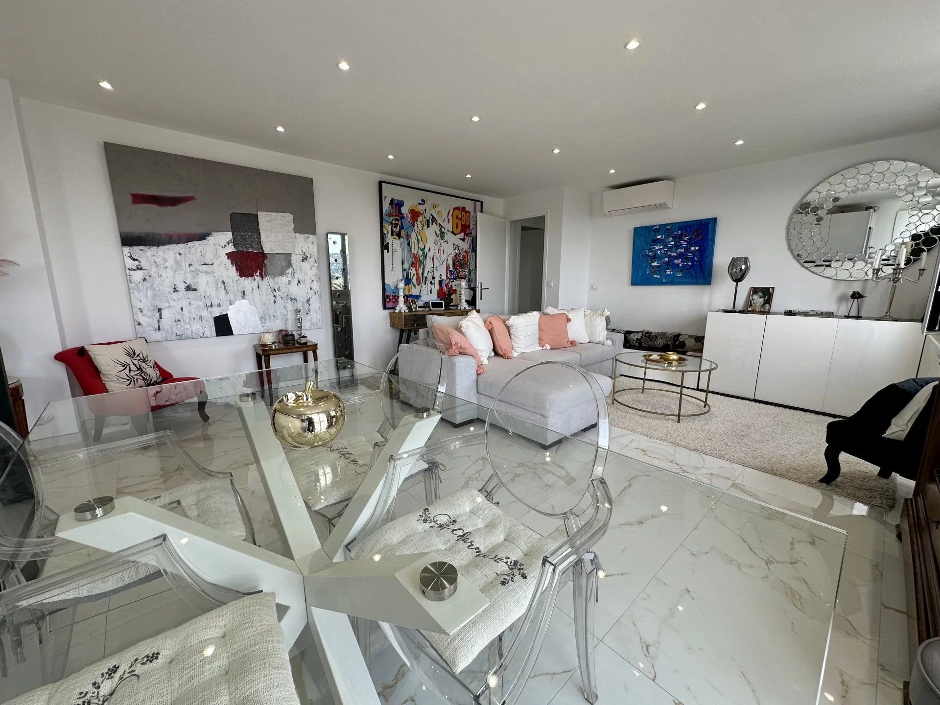 Condominium in Cannes, Provence-Alpes-Cote d'Azur 12548736