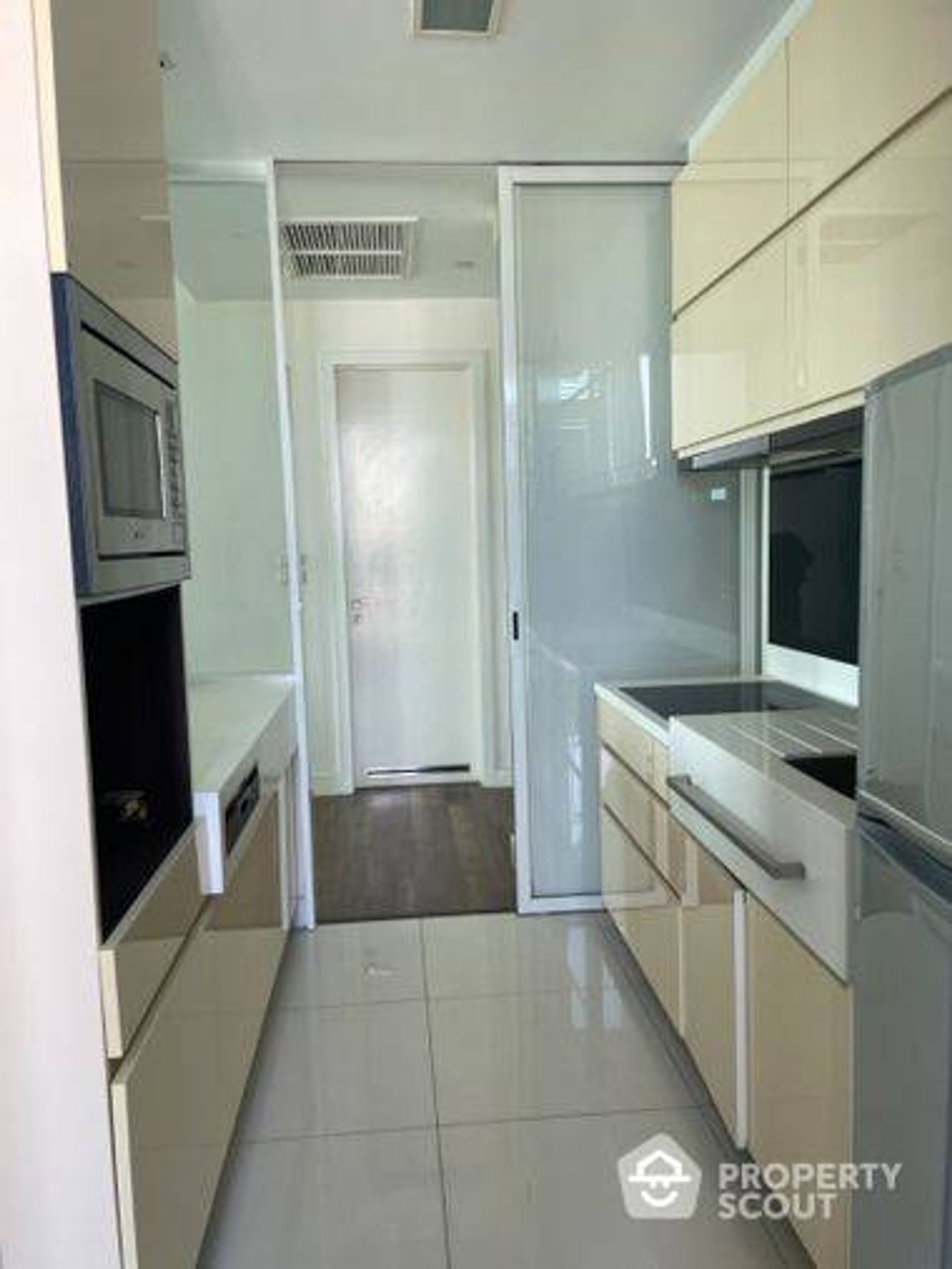 Condominium dans Phra Khanong, Krung Thep Maha Nakhon 12550231