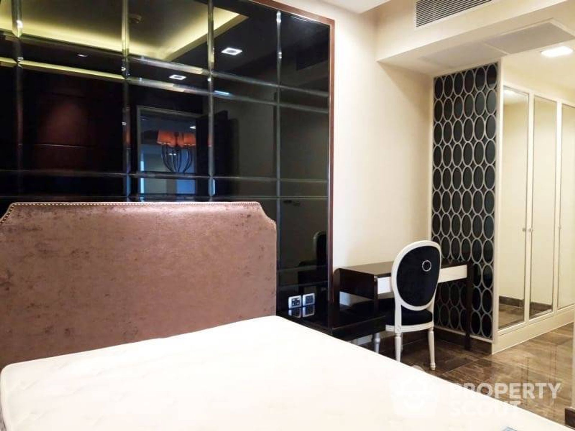 Condominium in , Krung Thep Maha Nakhon 12550279