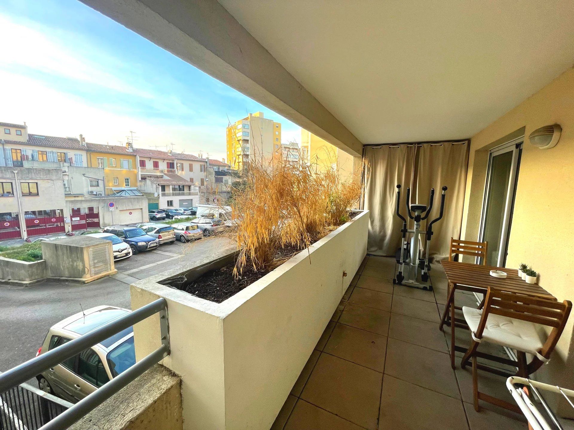 Osakehuoneisto sisään Aubagne, Provence-Alpes-Cote d'Azur 12550433