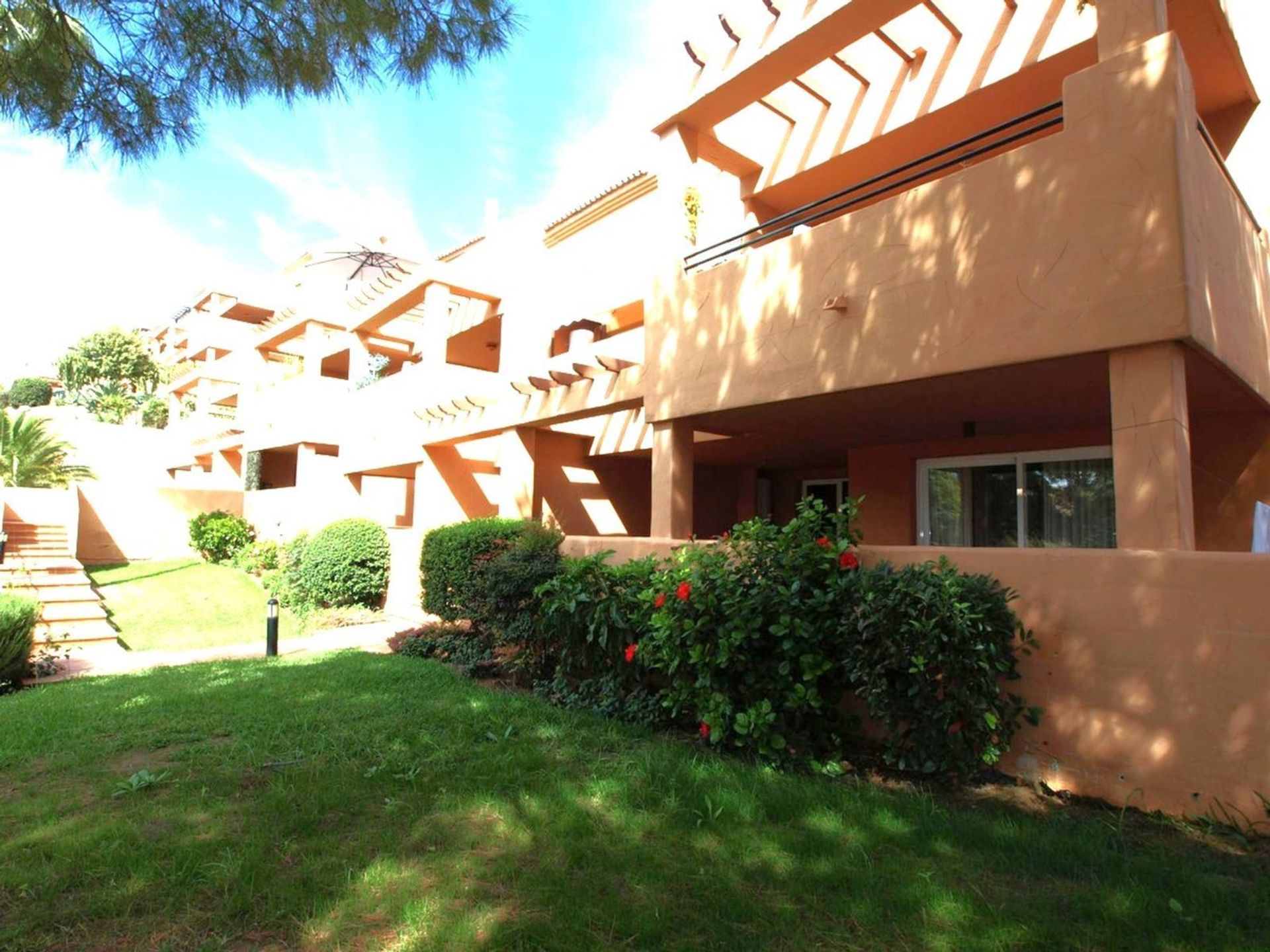 Condominium in Marbella, Andalusia 12551121