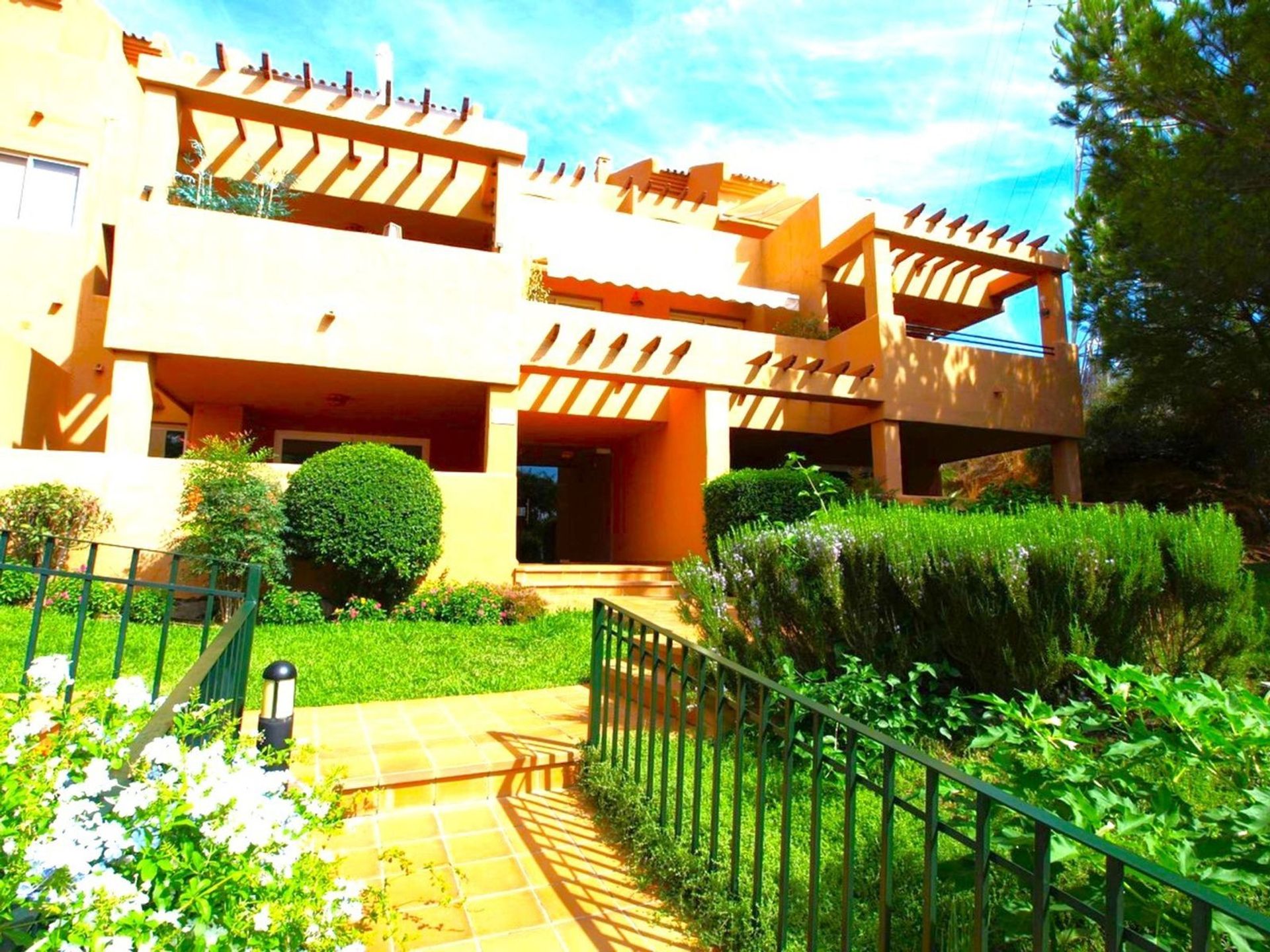 Condominium in Marbella, Andalusia 12551121