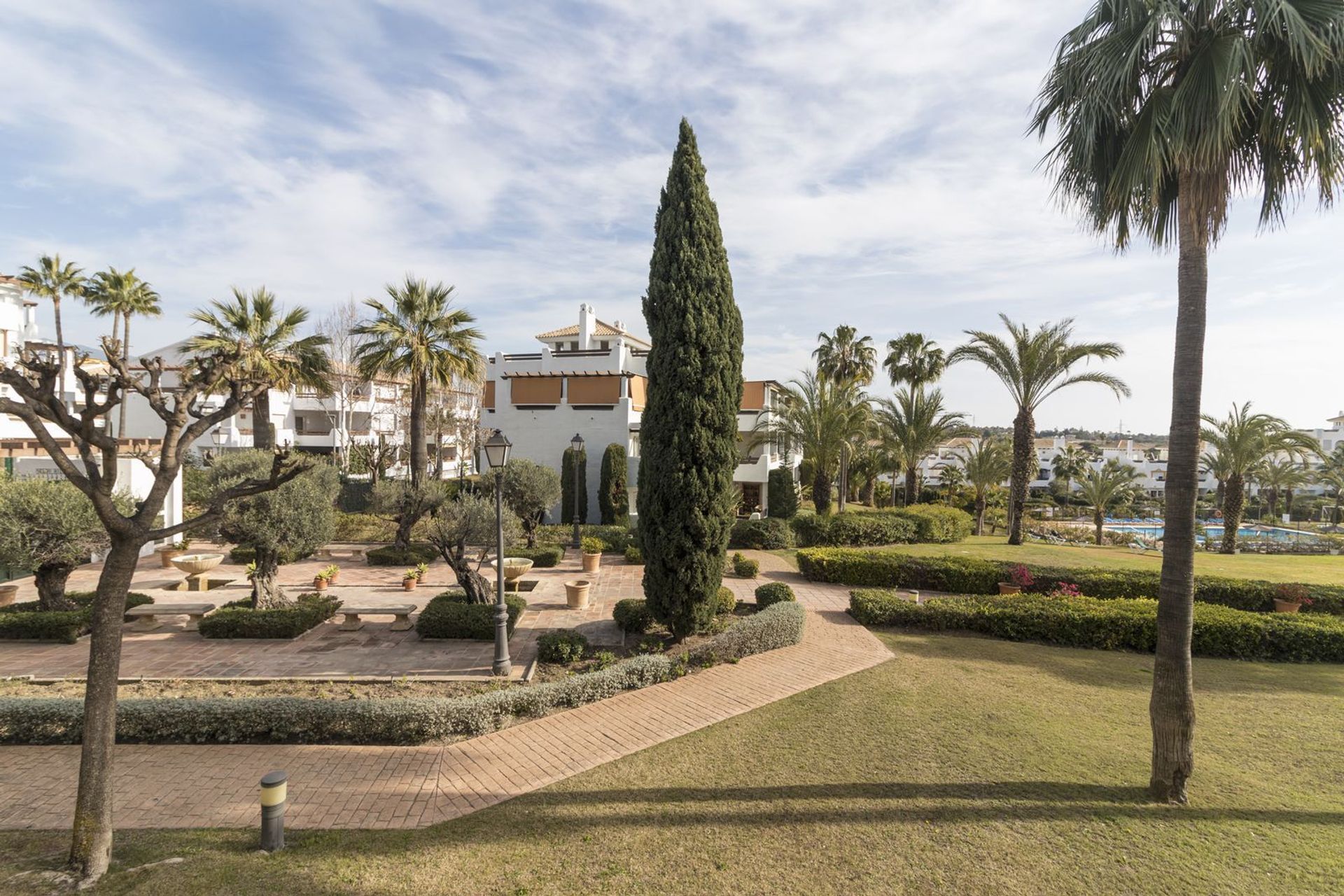 Condominium in Estepona, Andalucía 12551124