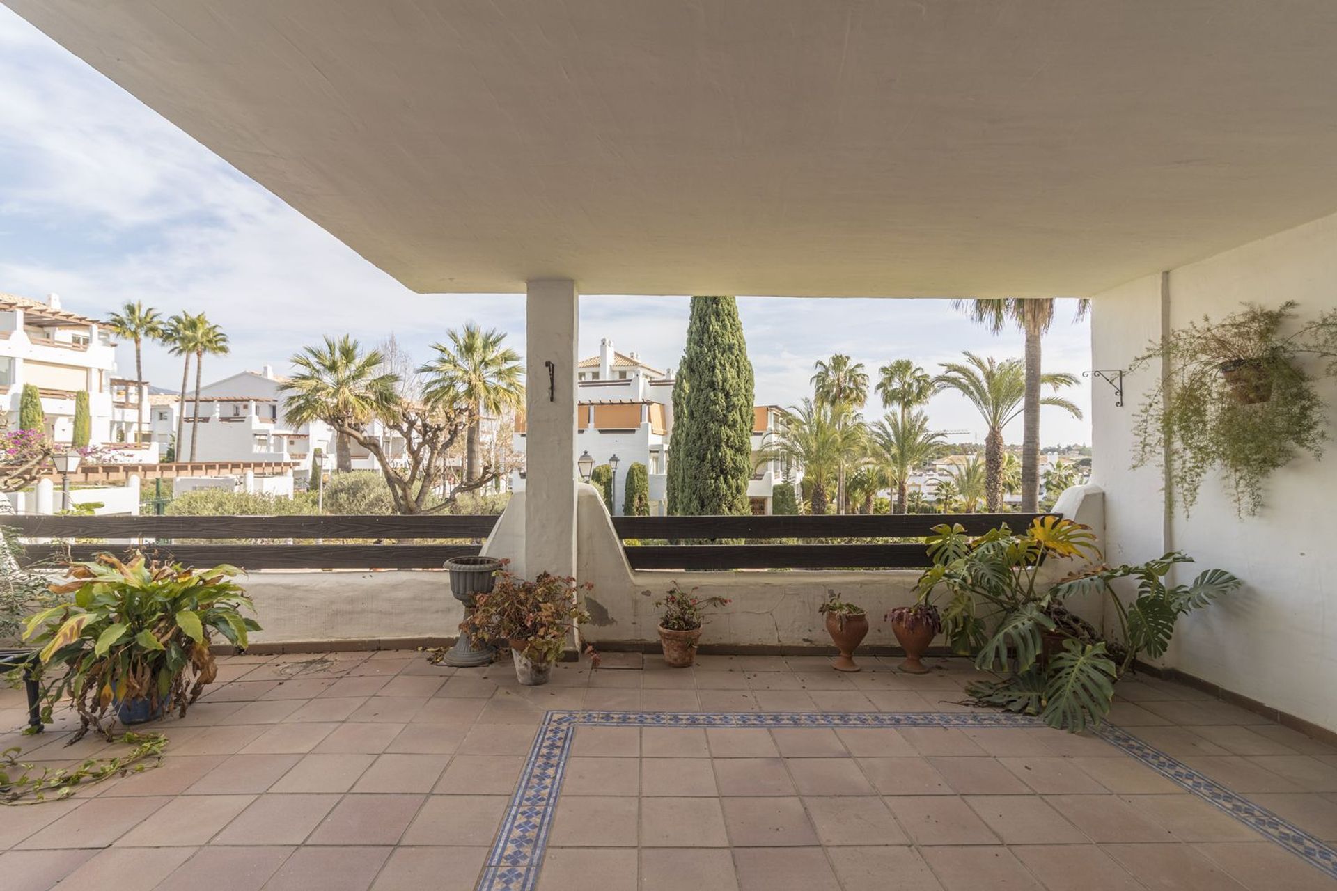 Condominium in Estepona, Andalucía 12551124