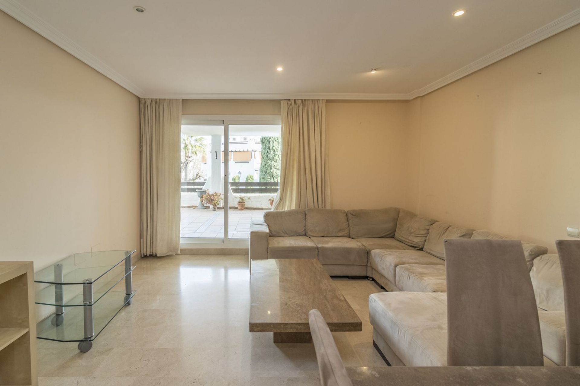 Condominium in Estepona, Andalucía 12551124