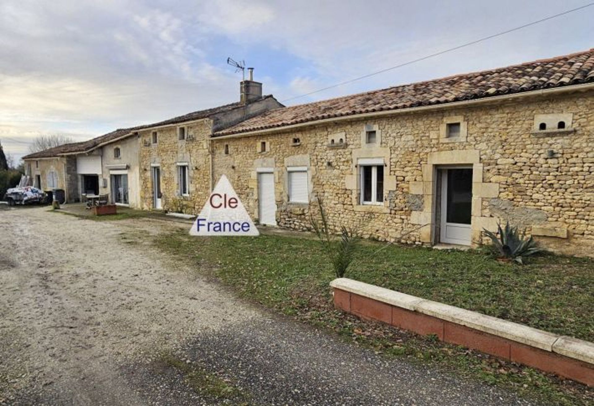 Hus i Saint-Ciers-sur-Gironde, Nouvelle-Aquitaine 12551296