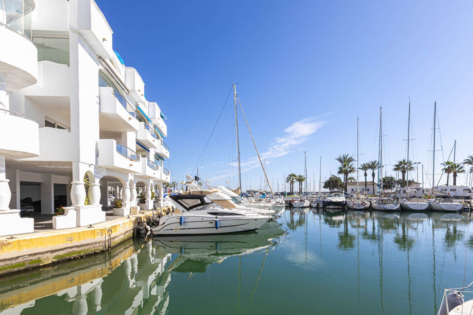 Condominium dans Benalmádena, Andalusia 12551552