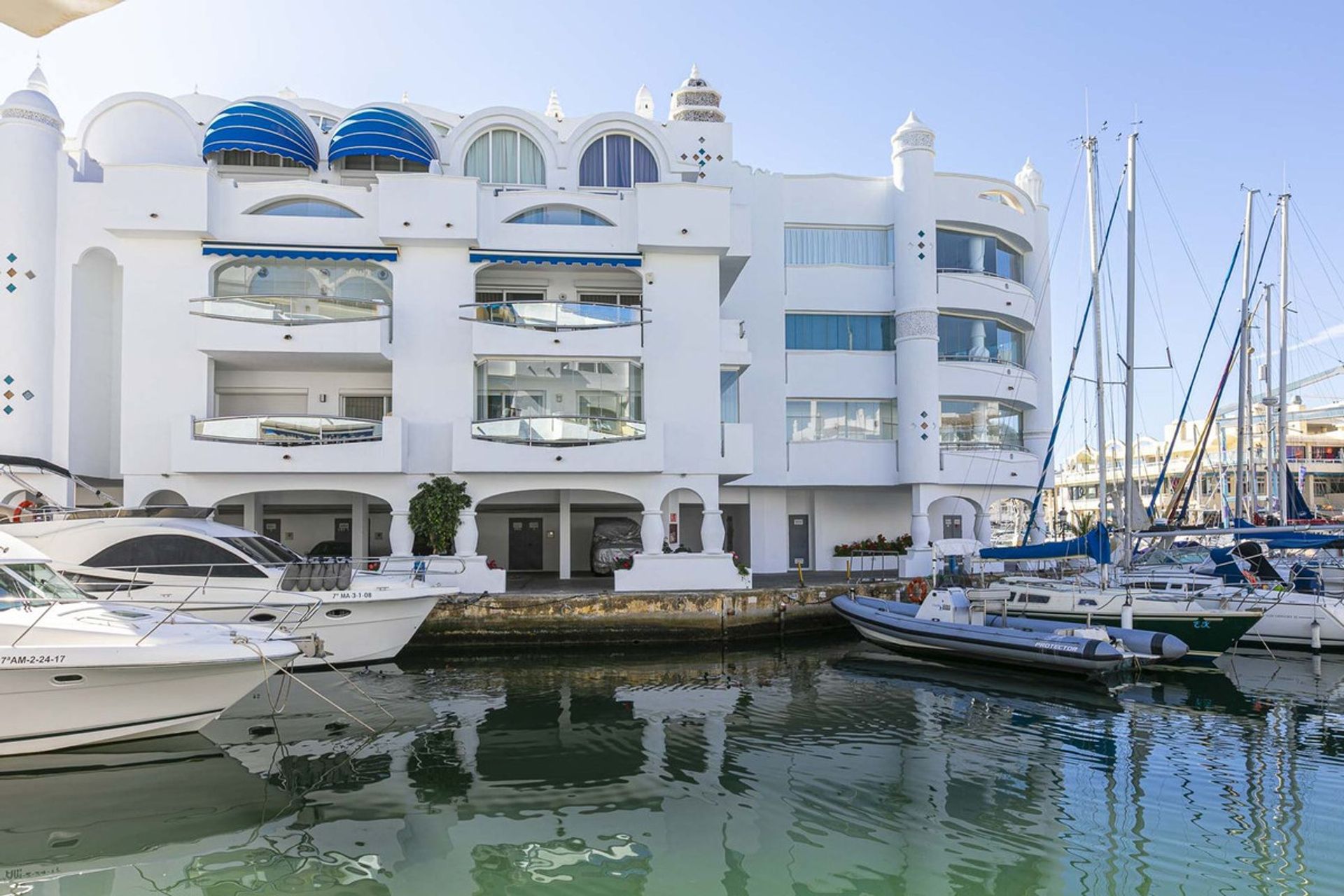 Condominium dans Benalmádena, Andalusia 12551552