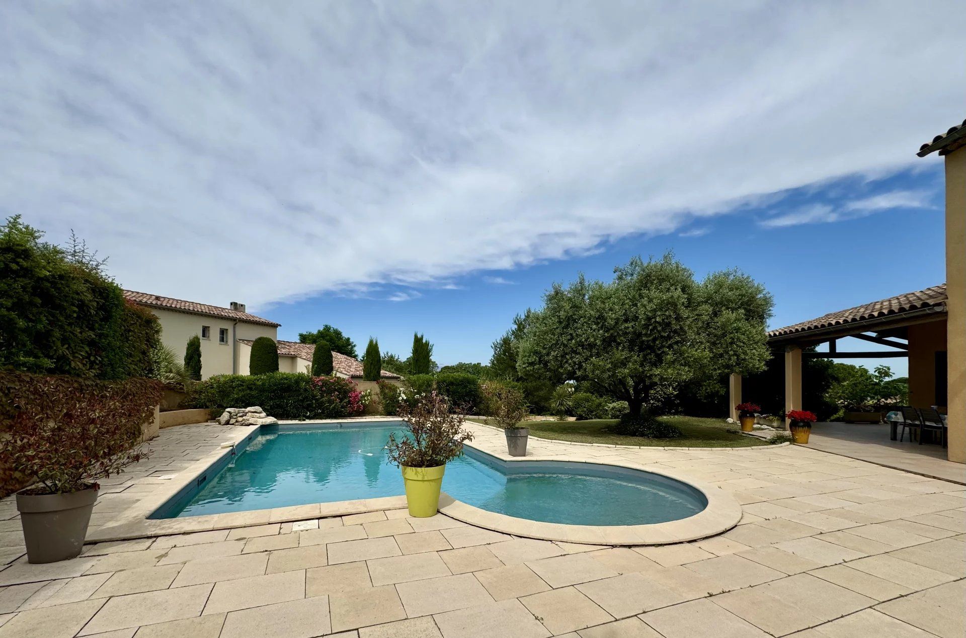 Hus i Saint-Didier, Provence-Alpes-Cote d'Azur 12552440