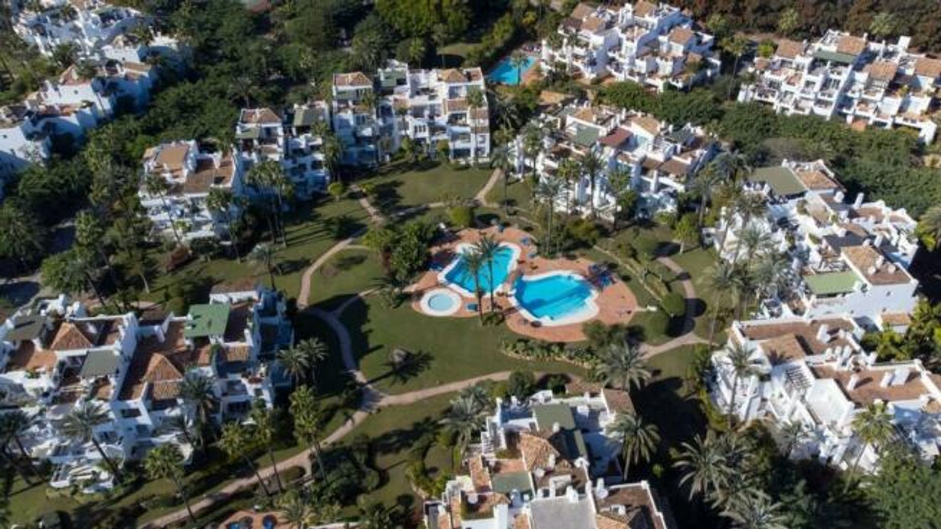 Condominium in Estepona, Andalusia 12552910